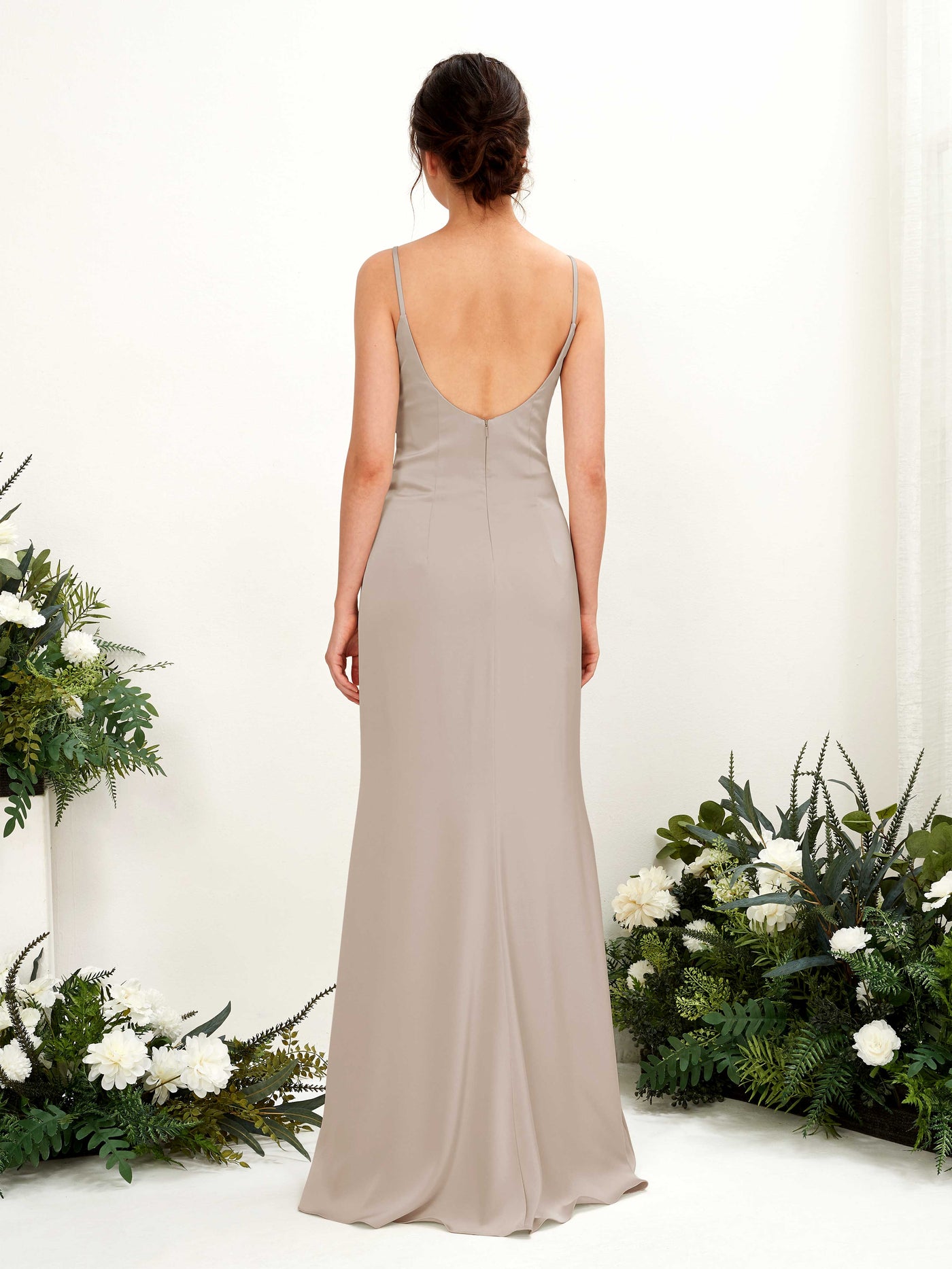 Carlyna Empire Col bénitier Longueur ras du sol Satin Froncé Robes de demoiselle d'honneur Taupe #couleur_taupe