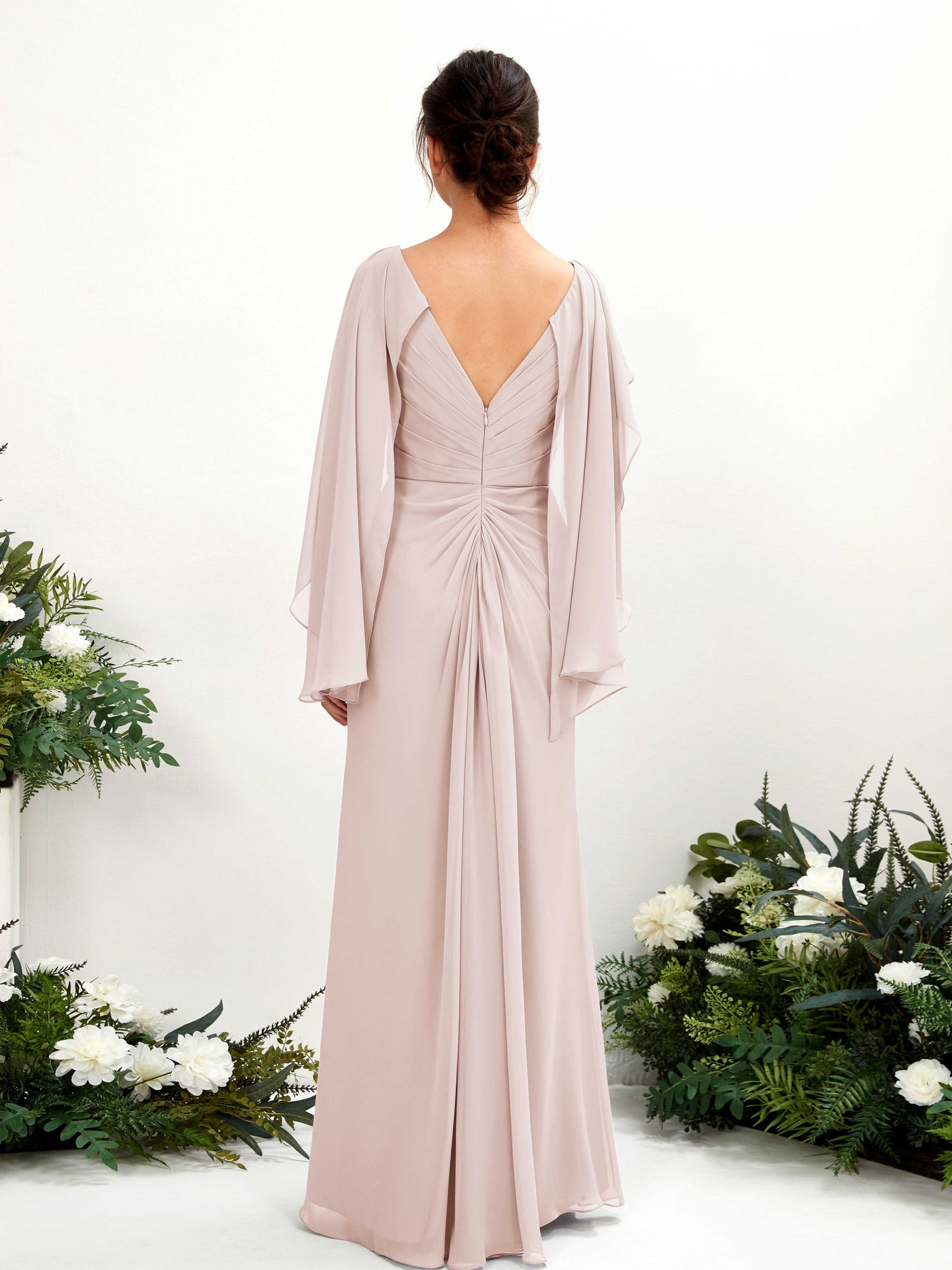 Carlyna Fourreau Col V Manches Cape Mousseline Robe de demoiselle d'honneur Biscotti #couleur_biscotti