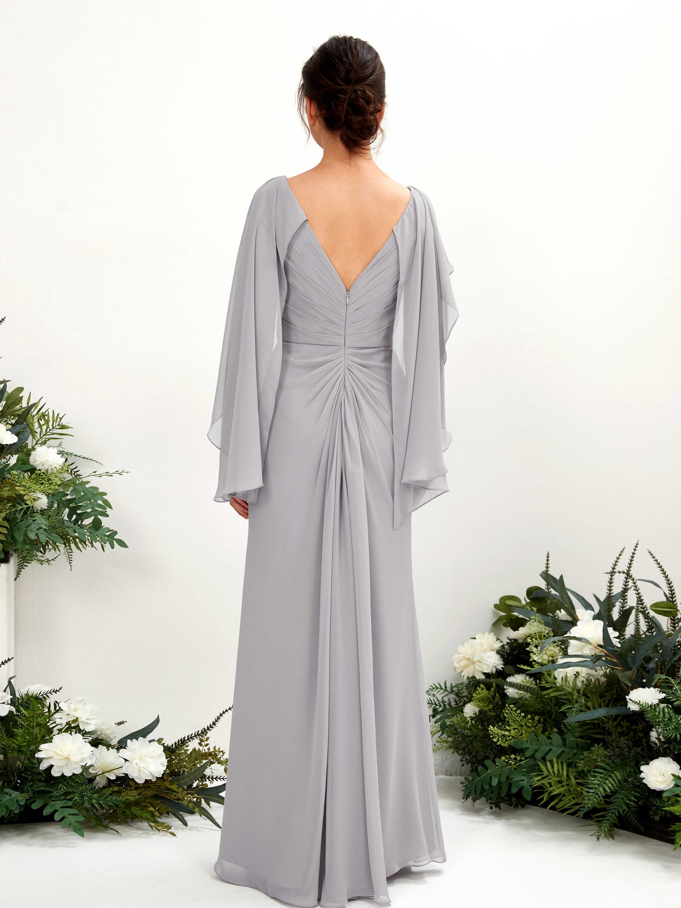 Carlyna Fourreau Col V Manches Cape Mousseline Robe de demoiselle d'honneur Gris Boussole #couleur_gris-boussole