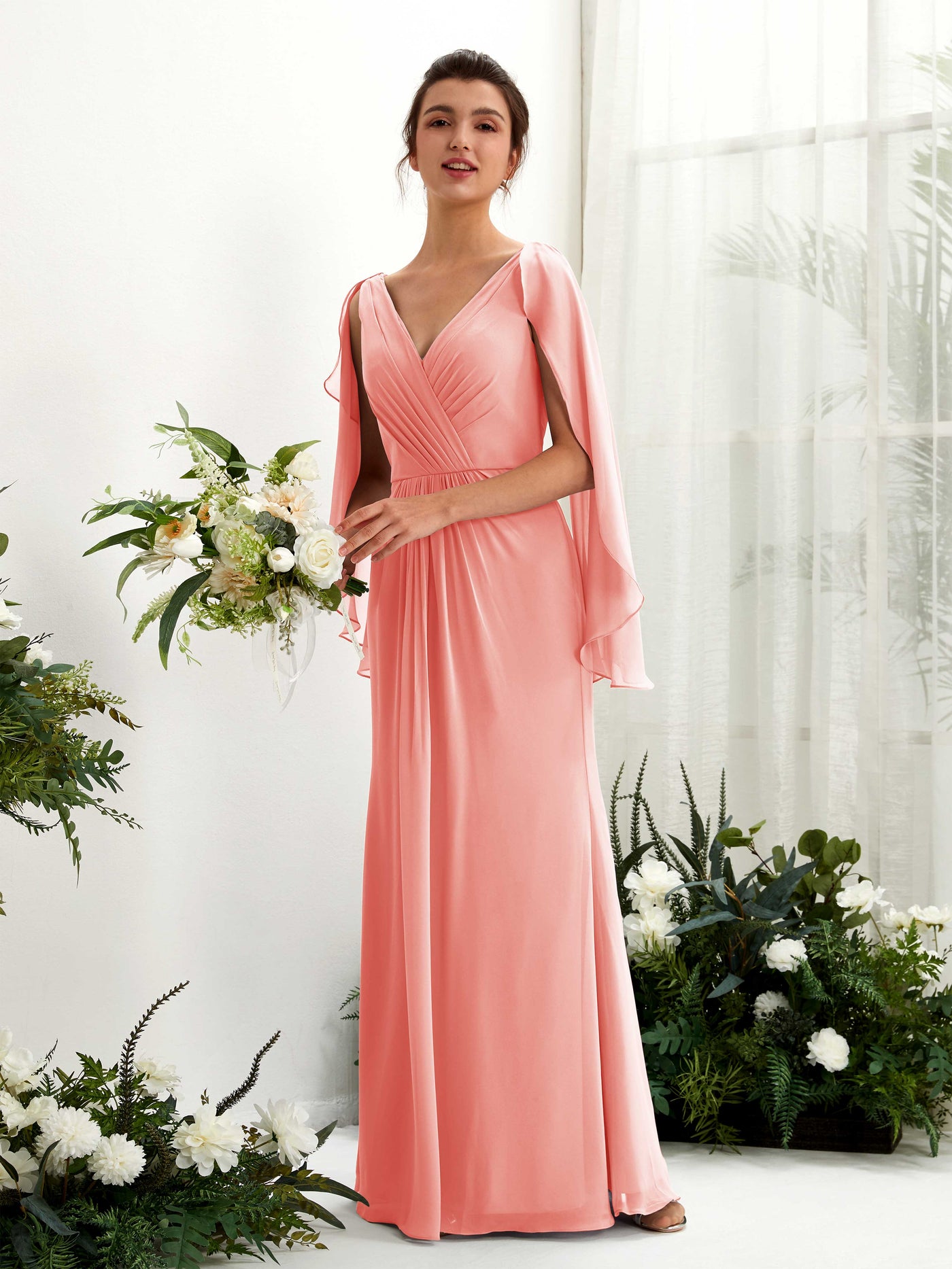 Carlyna Fourreau Col V Manches Cape Mousseline Robe de demoiselle d'honneur Rose Pêche #couleur_rose-p-che