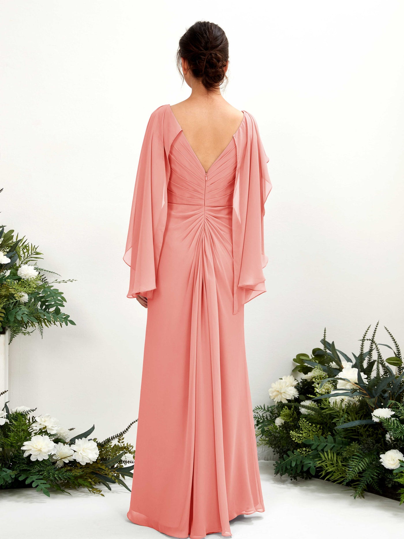 Carlyna Fourreau Col V Manches Cape Mousseline Robe de demoiselle d'honneur Rose Pêche #couleur_rose-p-che