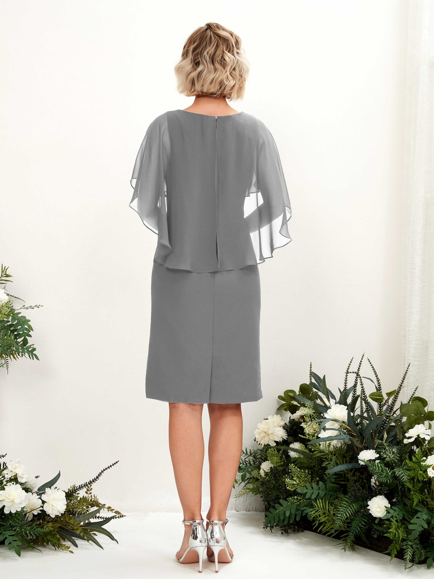 Carlyna Fourreau Col V Manches Cape Robe à genou Mousseline Gris Acier #couleur_gris-acier