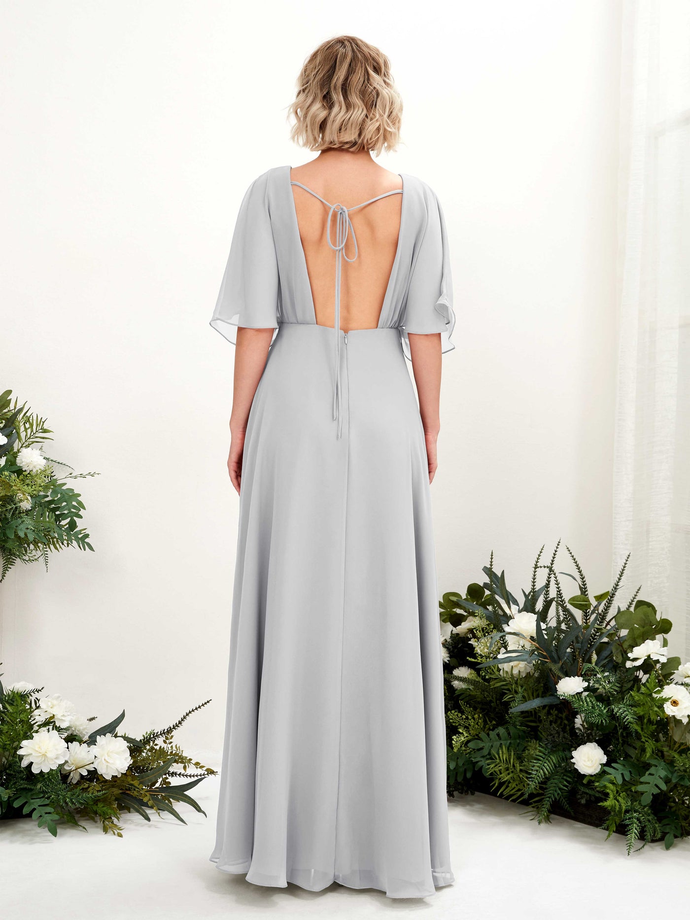 Carlyna Fourreau Col V Manches Courtes Robe de demoiselle d'honneur Longueur ras du sol Argent #couleur_argent