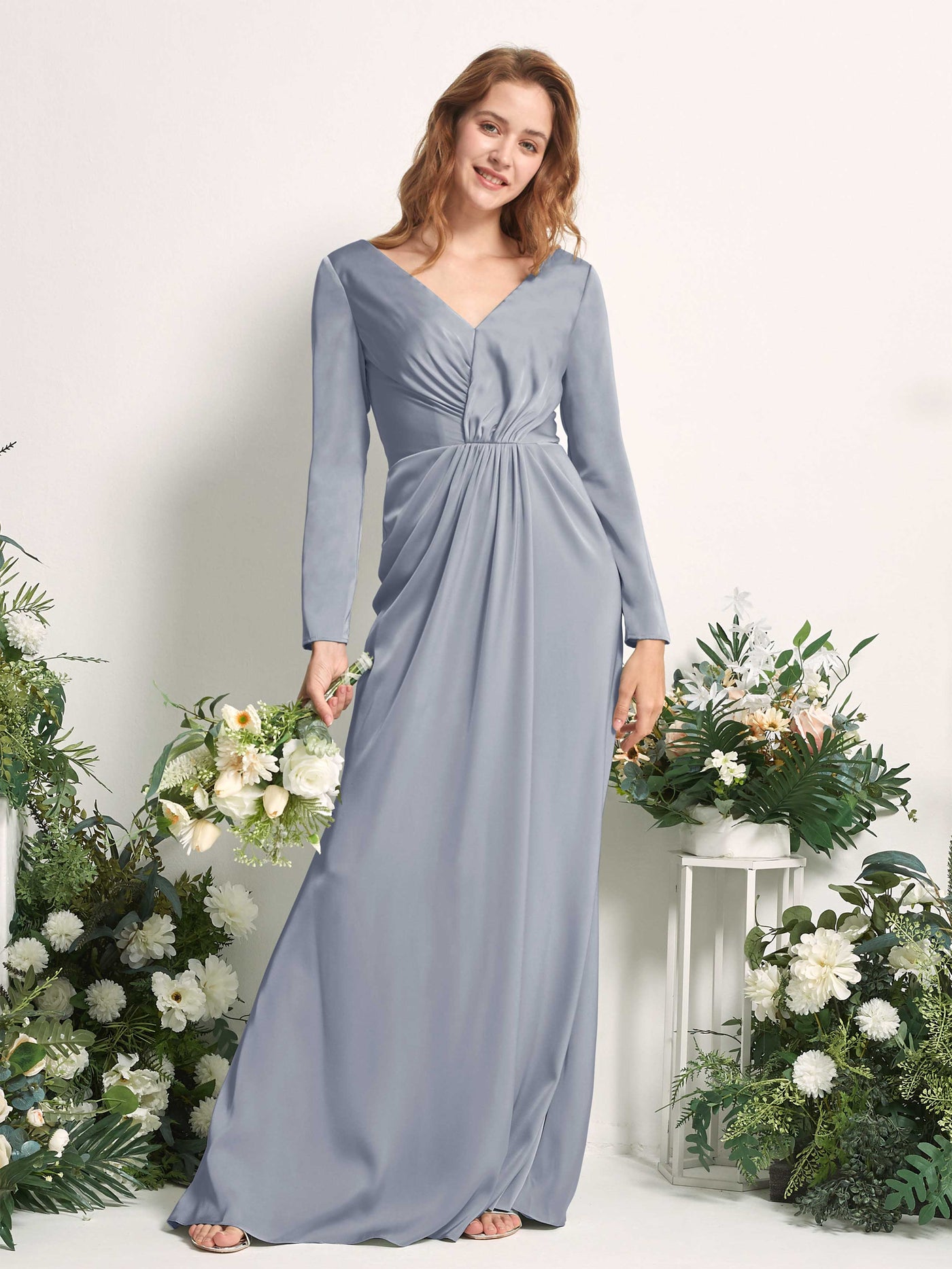 Carlyna Fourreau Col V Manches Longues Froncé Robes de demoiselle d'honneur Bleu Poussiéreux #couleur_bleu-poussi-reux