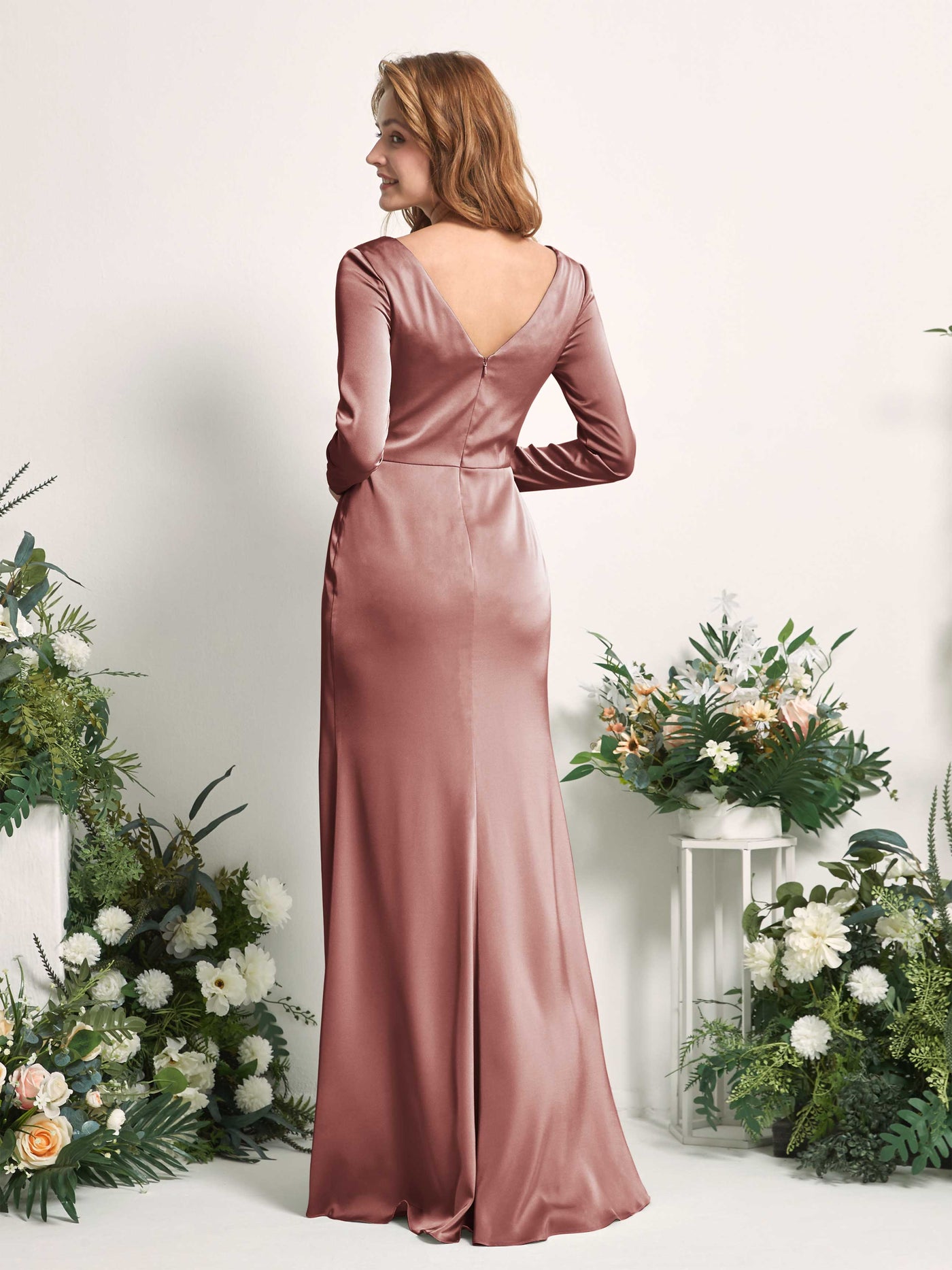 Carlyna Fourreau Col V Manches Longues Froncé Robes de demoiselle d'honneur Rose Du Désert #couleur_rose-du-d-sert