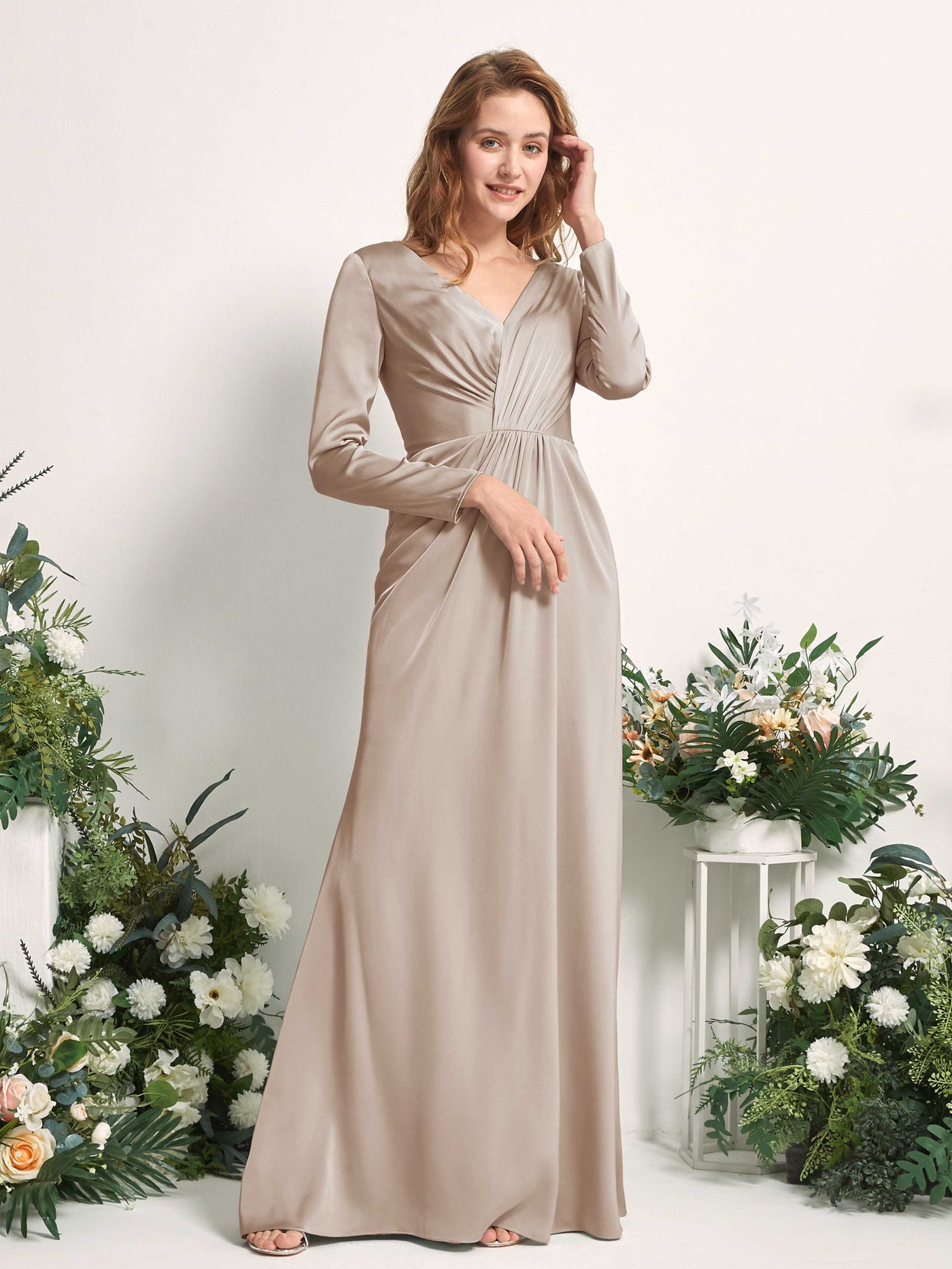 Carlyna Fourreau Col V Manches Longues Froncé Robes de demoiselle d'honneur Taupe #couleur_taupe
