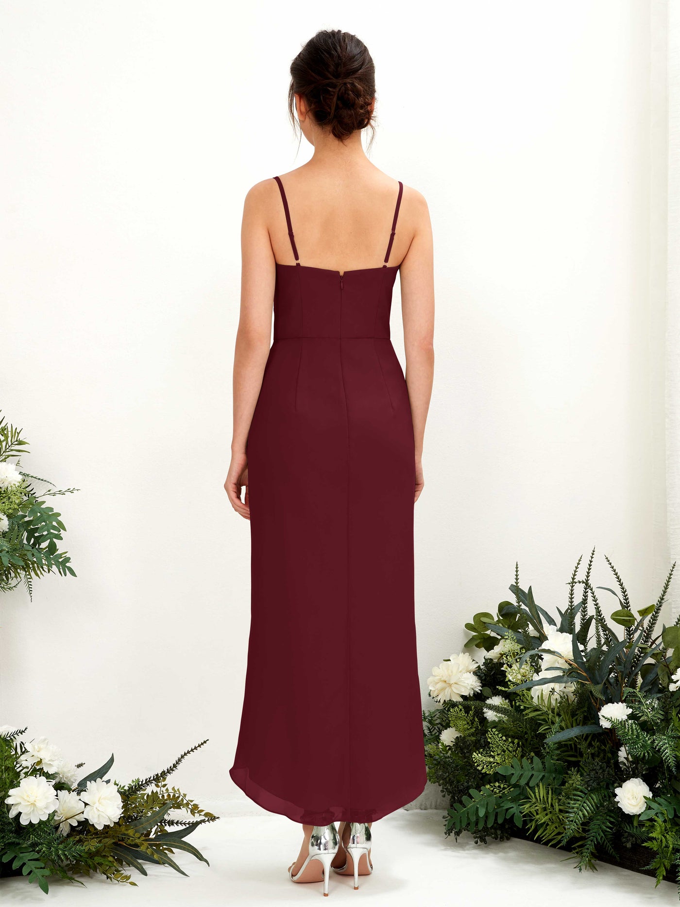 Carlyna Fourreau Longueur mollet Col V froncé robe de demoiselle d'honneur Bordeaux #couleur_bordeaux