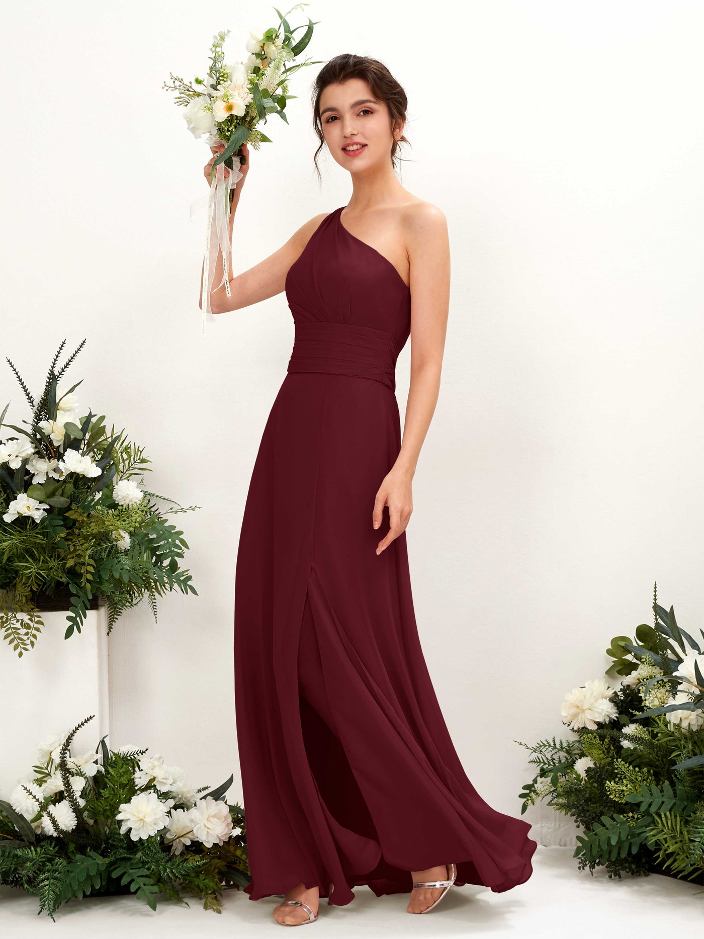 Carlyna Fourreau Longueur ras du sol Décolleté Asymétrique avec Fente Mousseline Robes de demoiselle d'honneur Bordeaux #couleur_bordeaux