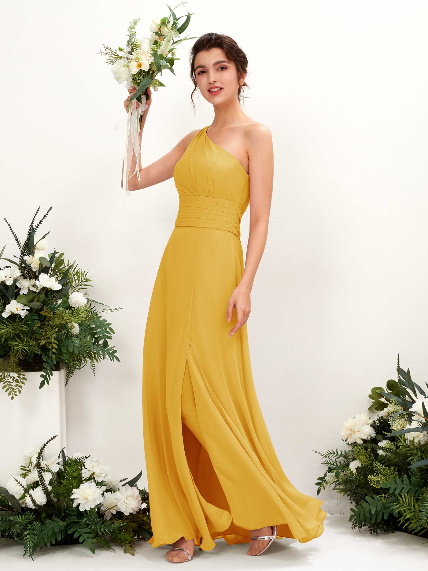 Carlyna Fourreau Longueur ras du sol Décolleté Asymétrique avec Fente Mousseline Robes de demoiselle d'honneur Jaune Moutard #couleur_jaune-moutard