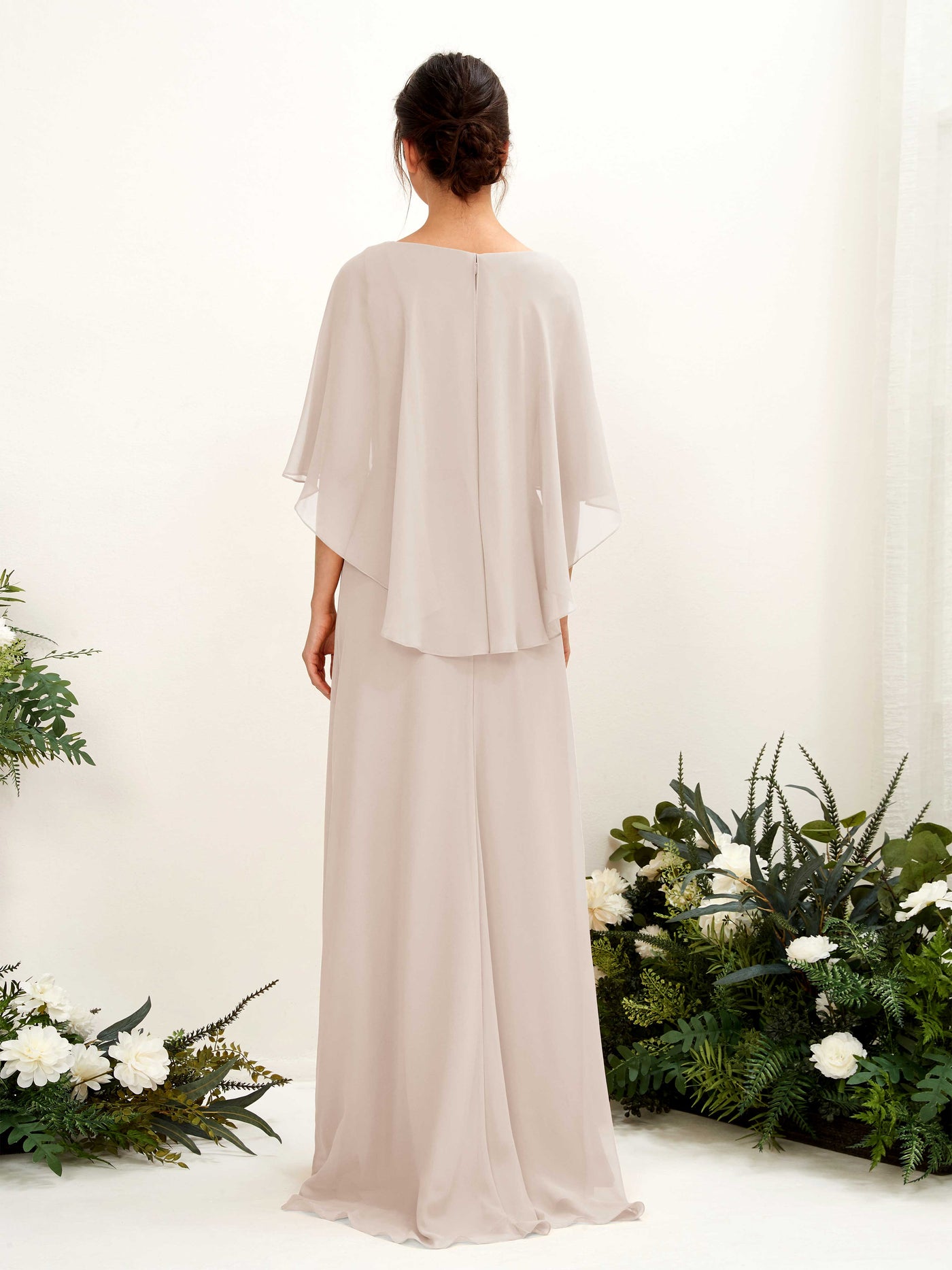 Carlyna Fourreau Silhouette Encolure bateau Cape Robes de demoiselle d'honneur Champagne #couleur_champagne