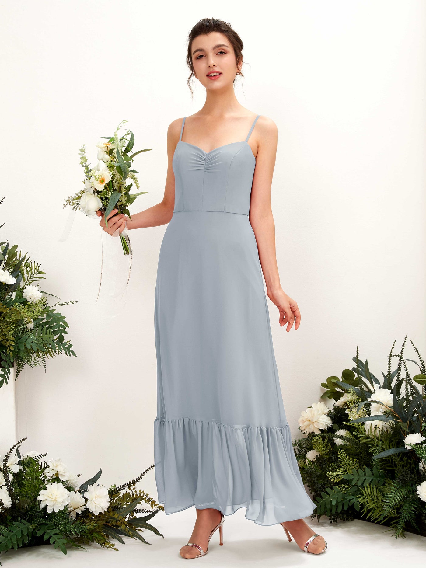 Carlyna Robe de demoiselle d'honneur Empire Bretelles spaghetti Longueur ras du sol Bleu Poussiéreux Amélioré #couleur_bleu-poussi-reux-am-lior