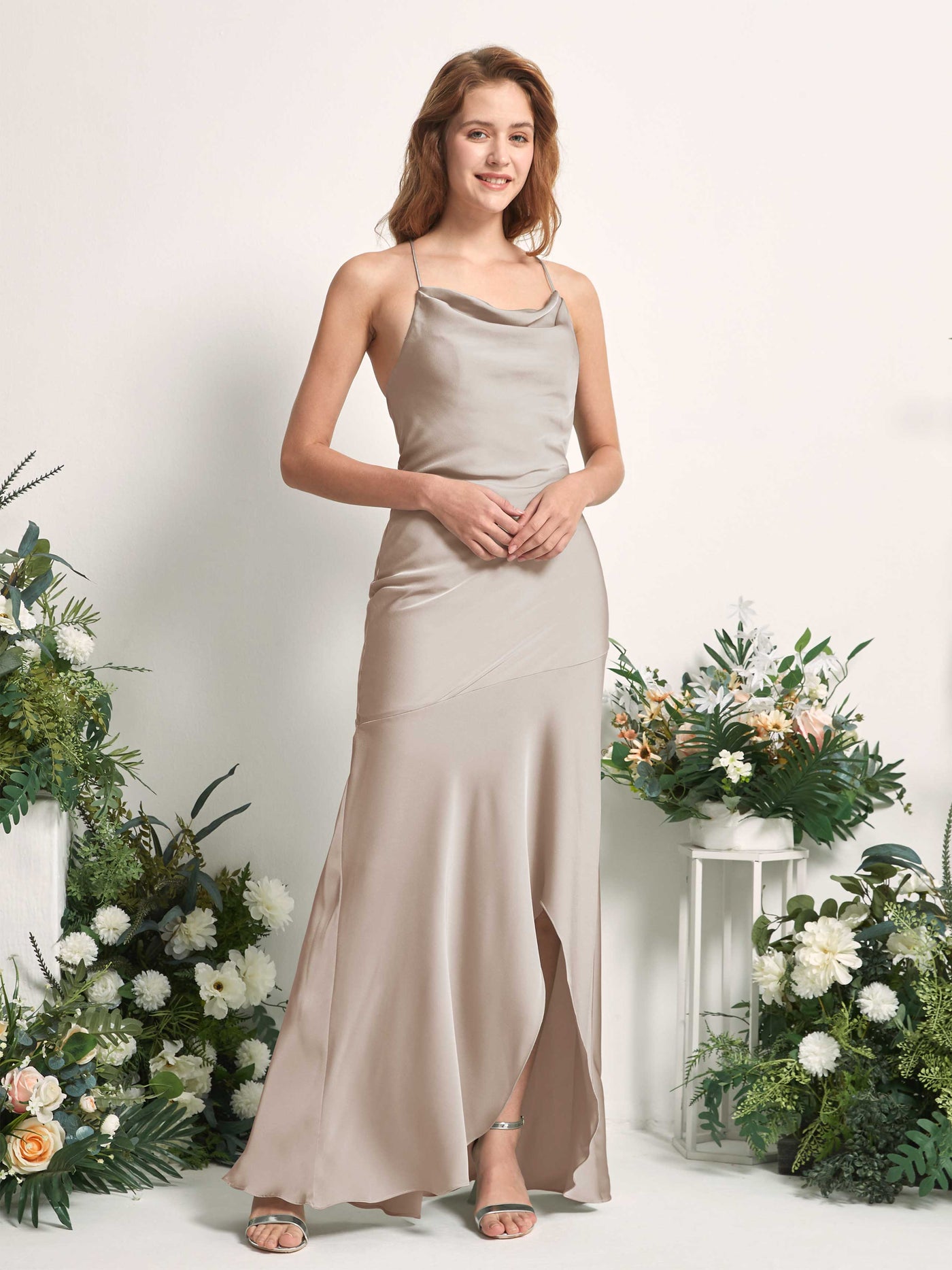 Carlyna Robe de demoiselle d'honneur Sirène Col bénitier Longueur ras du sol Taupe #couleur_taupe