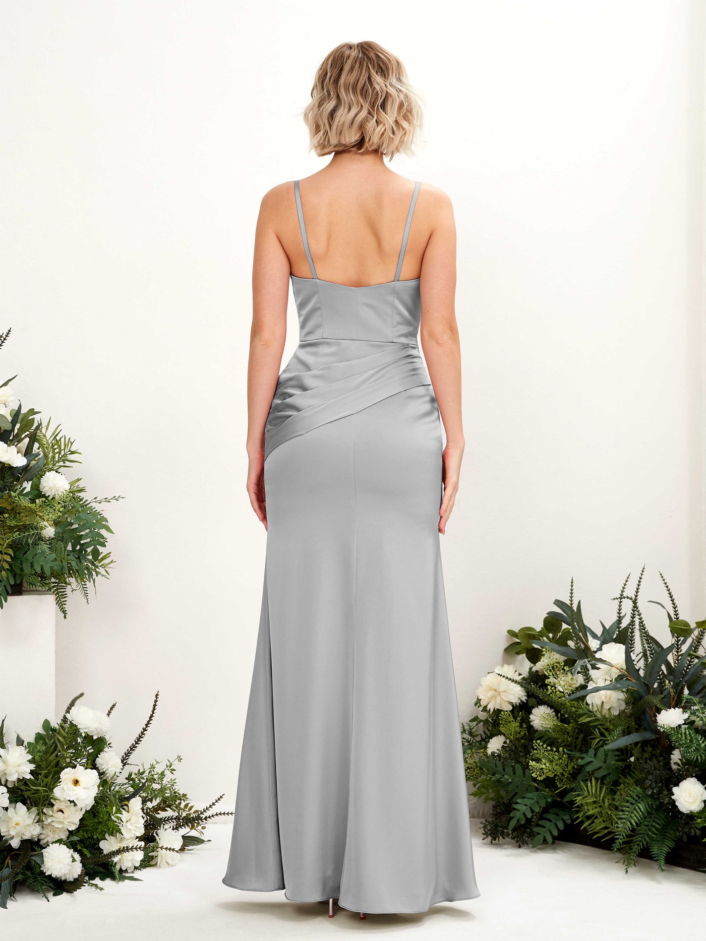 Carlyna Robe de demoiselle d'honneur sirène col V satin longueur ras du sol Gris Boussole #couleur_gris-boussole