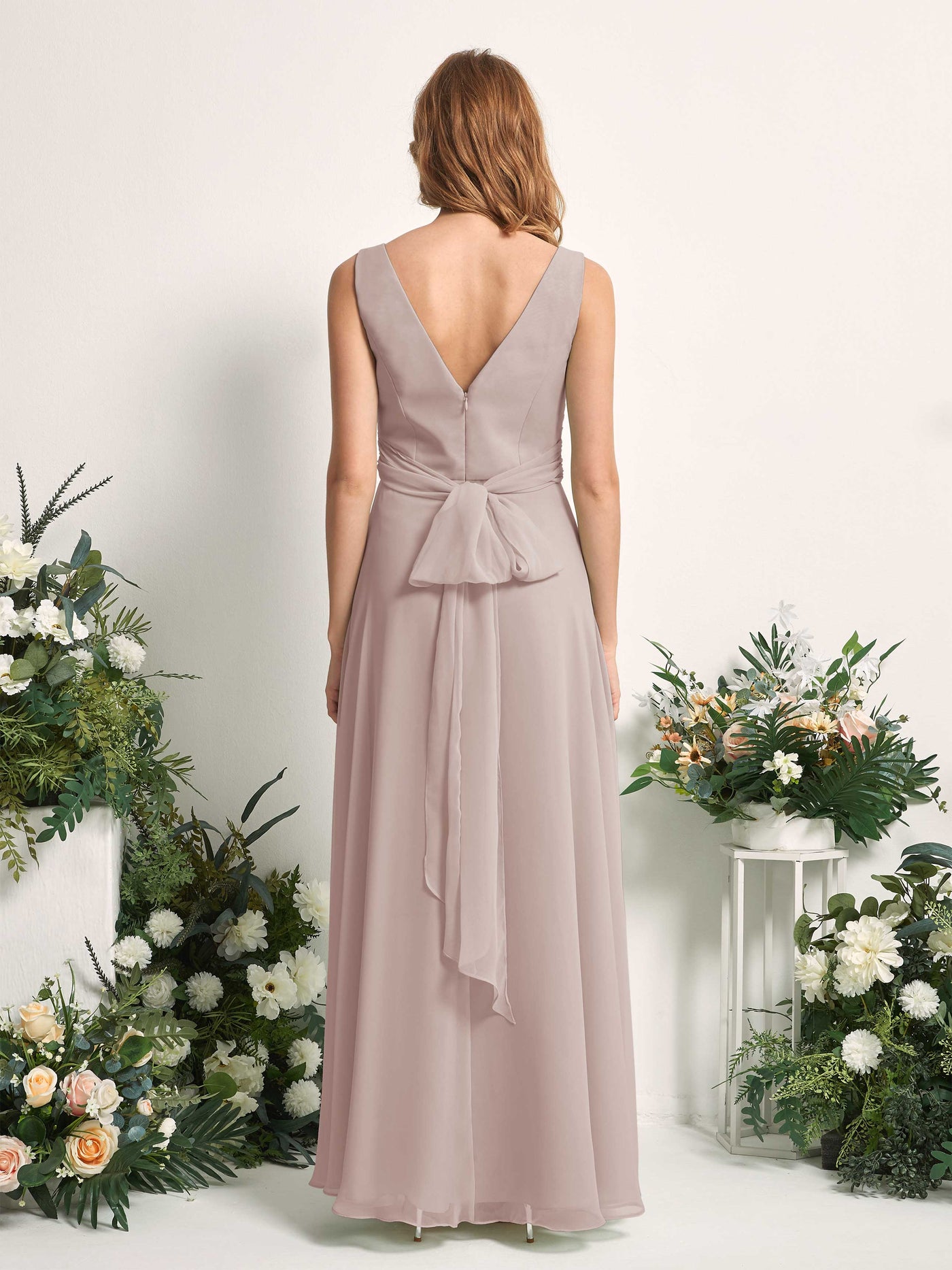 Carlyna Robe demoiselle d'honneur trapèze col V longueur ras du sol Taupe #couleur_taupe