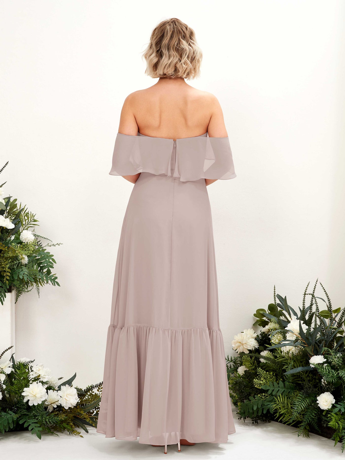 Carlyna Robe demoiselle d'honneur Trapèze Épaule Dénudée Longueur ras du sol Mousseline Taupe #couleur_taupe