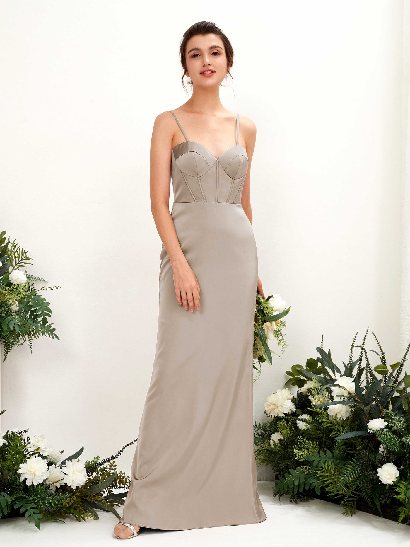 Carlyna Robe fourreau en satin col cœur longueur ras du sol demoiselle d'honneur Taupe #couleur_taupe