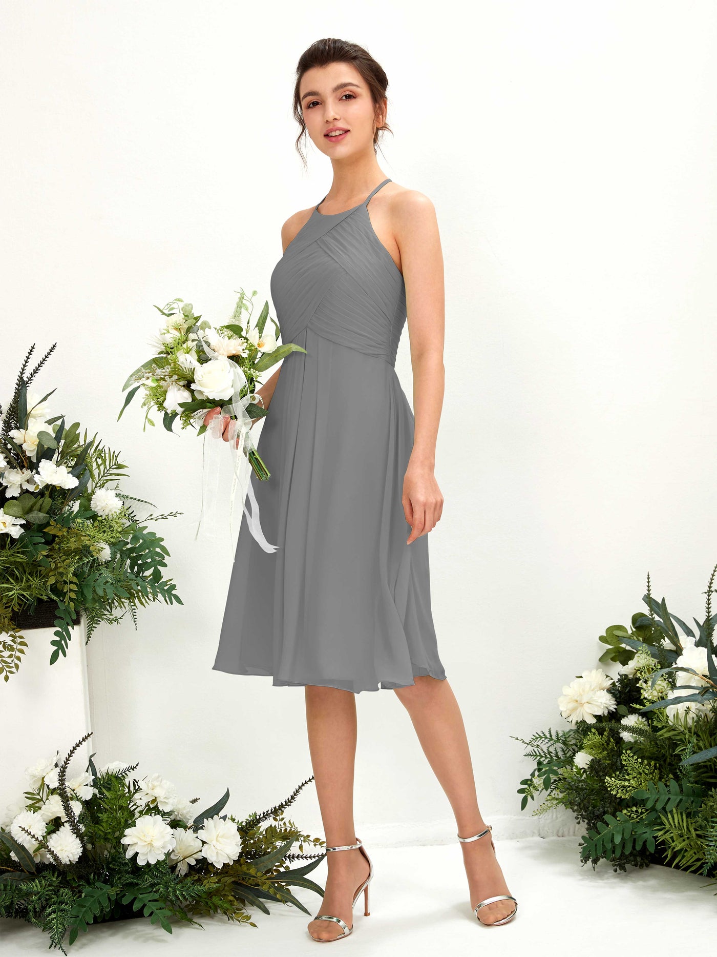 Carlyna Robe trapèze à col rond en mousseline longueur genou robe de demoiselle d'honneur Gris Acier #couleur_gris-acier