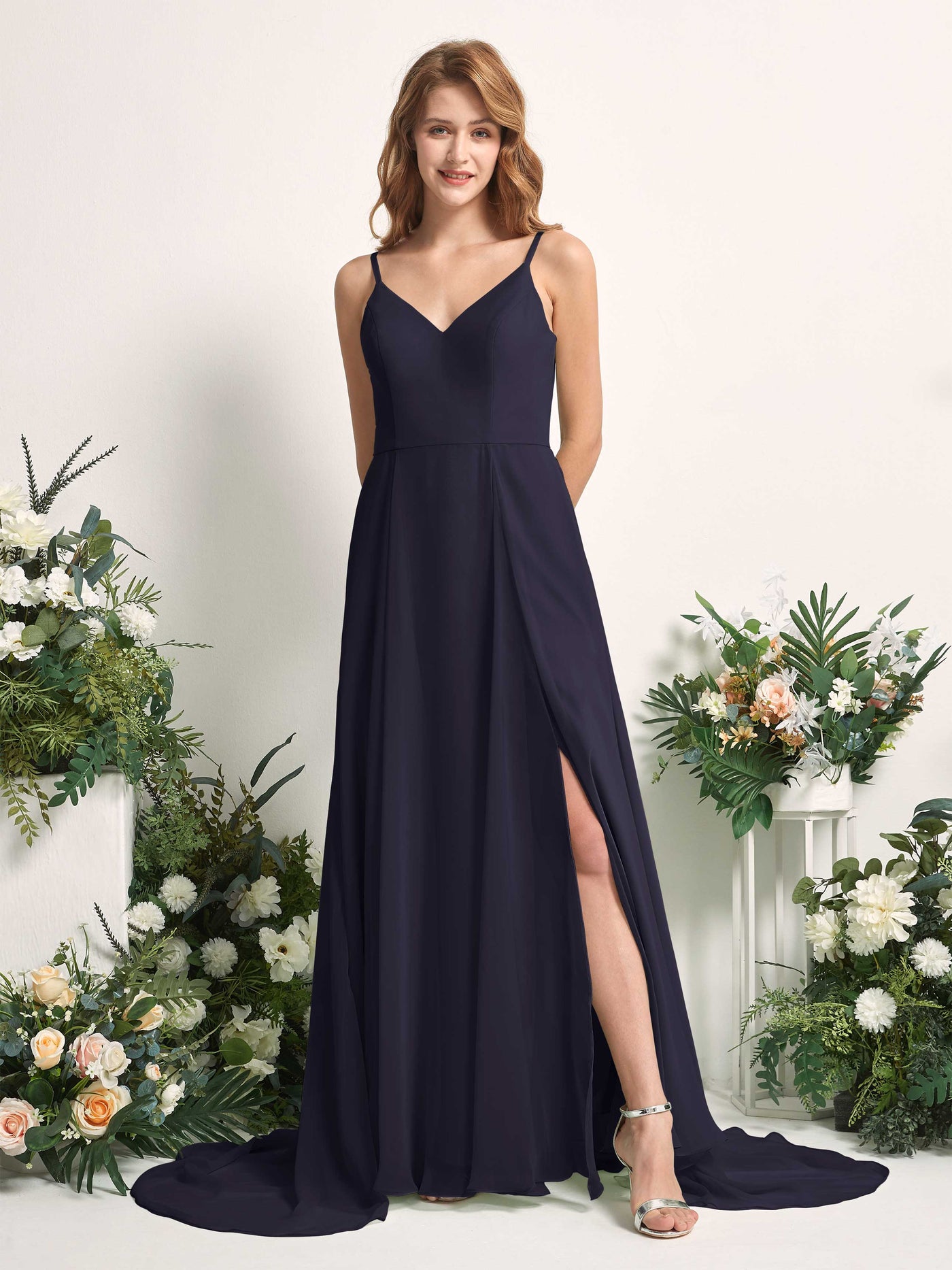 Carlyna Robe trapèze avec col V et fente sur la jambe longueur ras du sol demoiselle d'honneur Bleu Marine Foncé #couleur_bleu-marine-fonc
