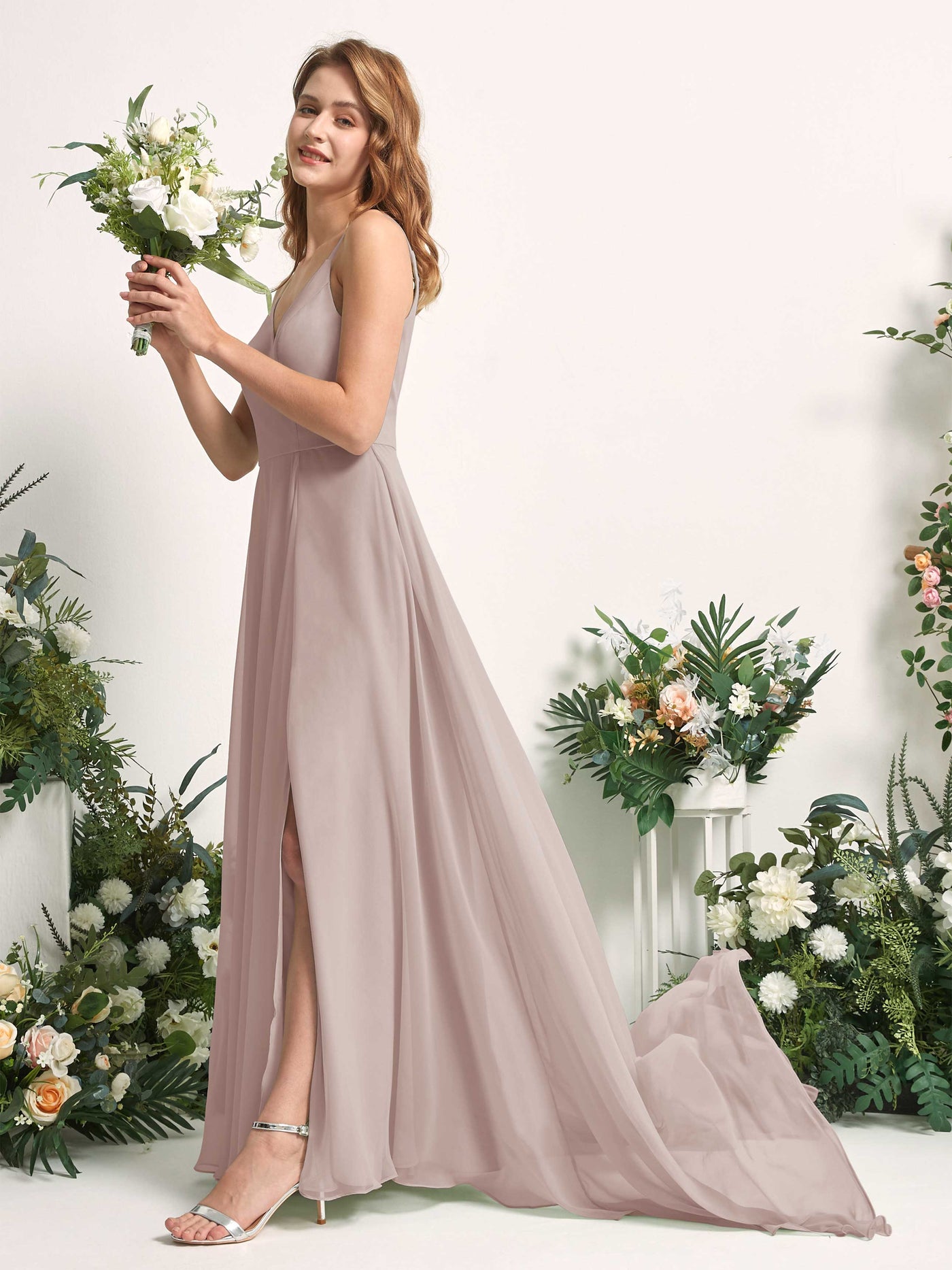 Carlyna Robe trapèze avec col V et fente sur la jambe longueur ras du sol demoiselle d'honneur Taupe #couleur_taupe