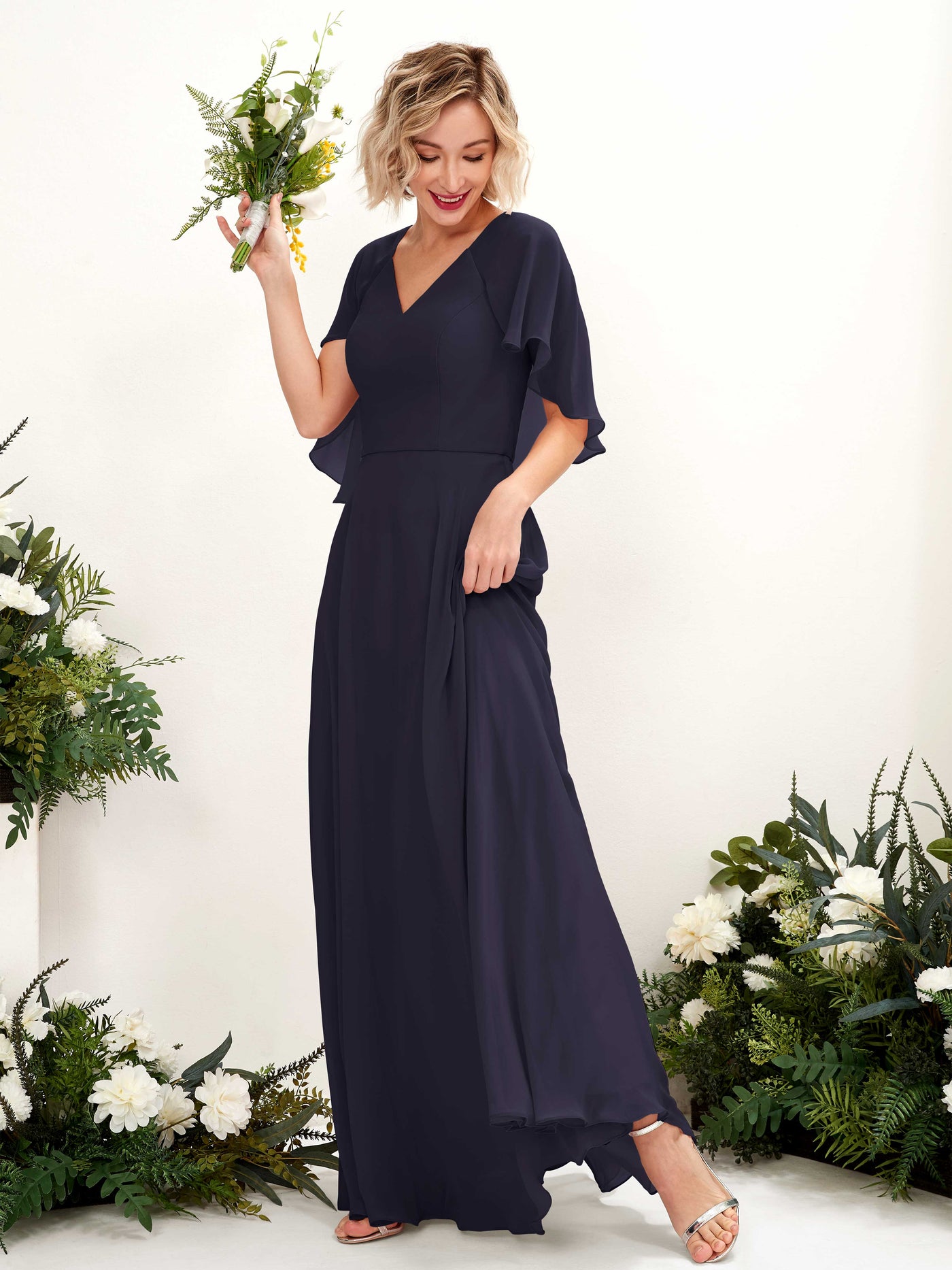 Carlyna Robe trapèze avec col V et manches cape longueur au sol robe de demoiselle d'honneur Bleu Marine Foncé #couleur_bleu-marine-fonc