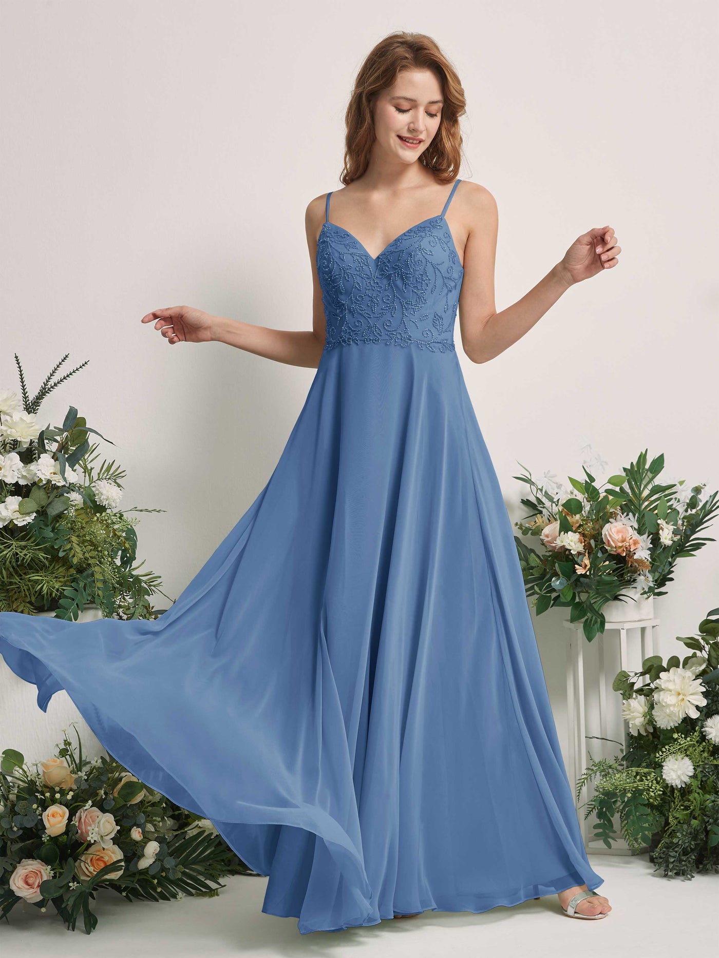 Carlyna Robe trapèze Col V Bretelles spaghetti Longueur ras du sol Demoiselle d'honneur Bleu Poussiéreux #couleur_bleu-poussi-reux