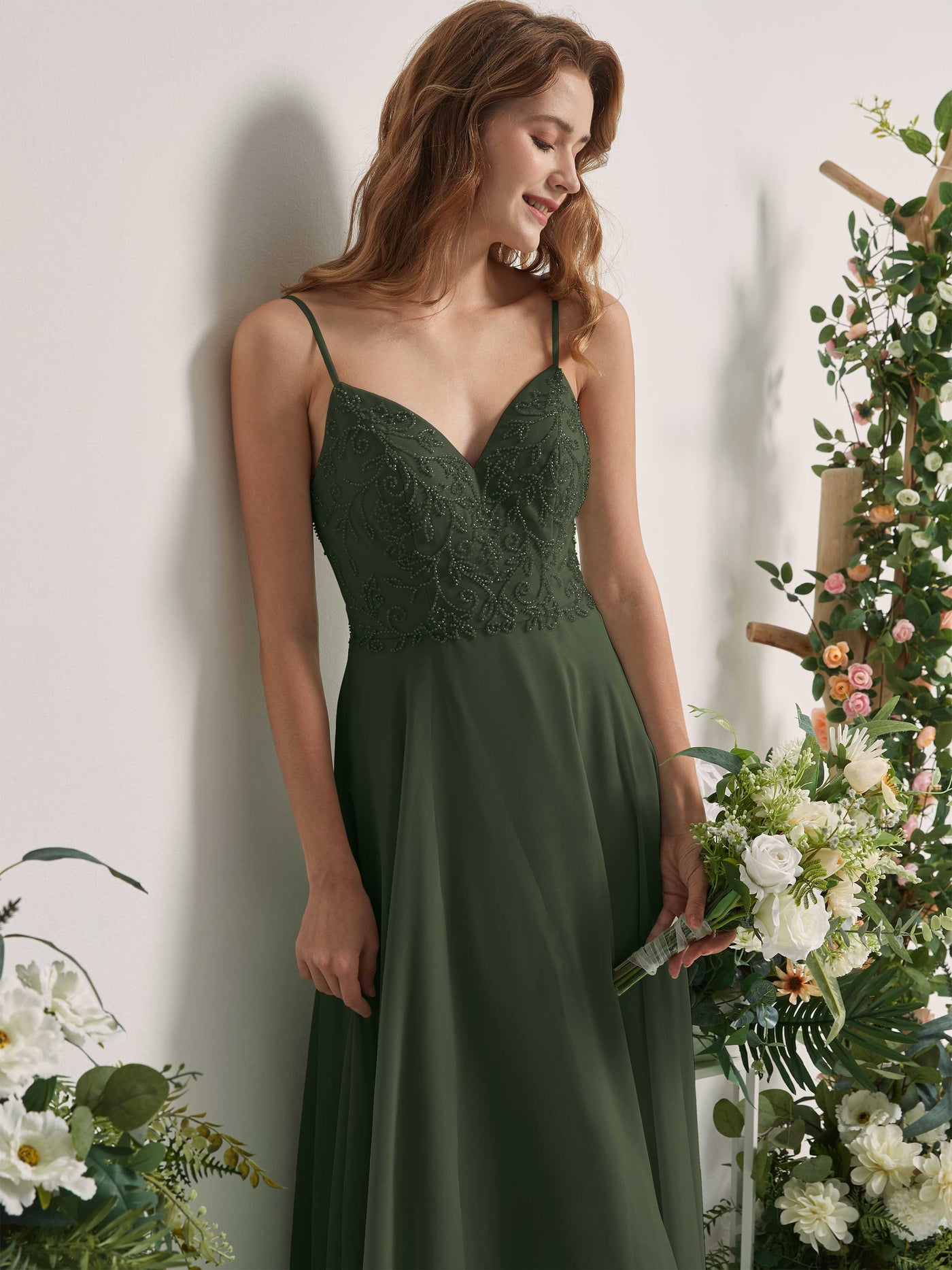 Carlyna Robe trapèze Col V Bretelles spaghetti Longueur ras du sol Demoiselle d'honneur Olive Martini #couleur_olive-martini