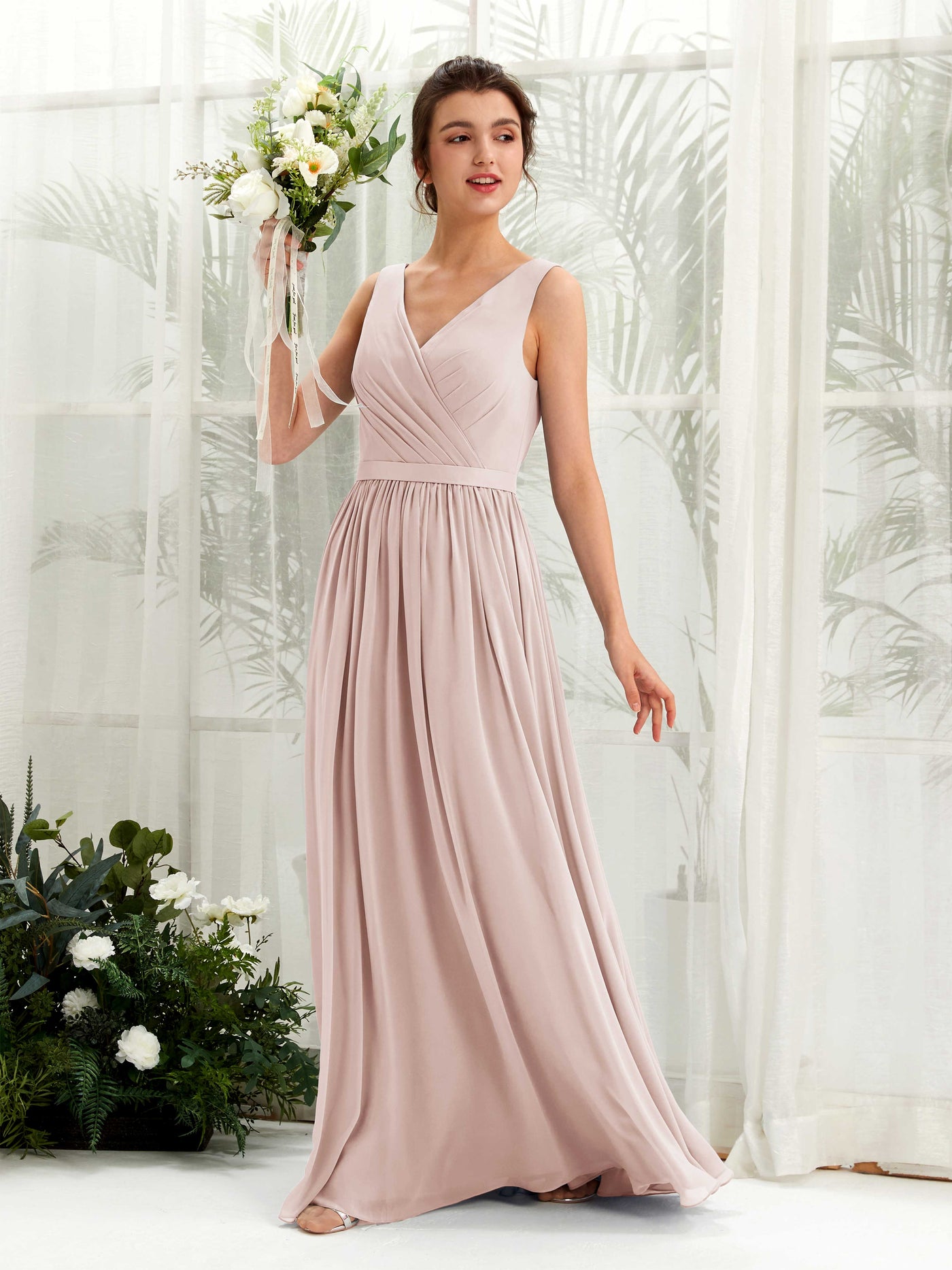 Carlyna Robe trapèze col V longueur ras du sol froncé demoiselle d'honneur Biscotti #couleur_biscotti