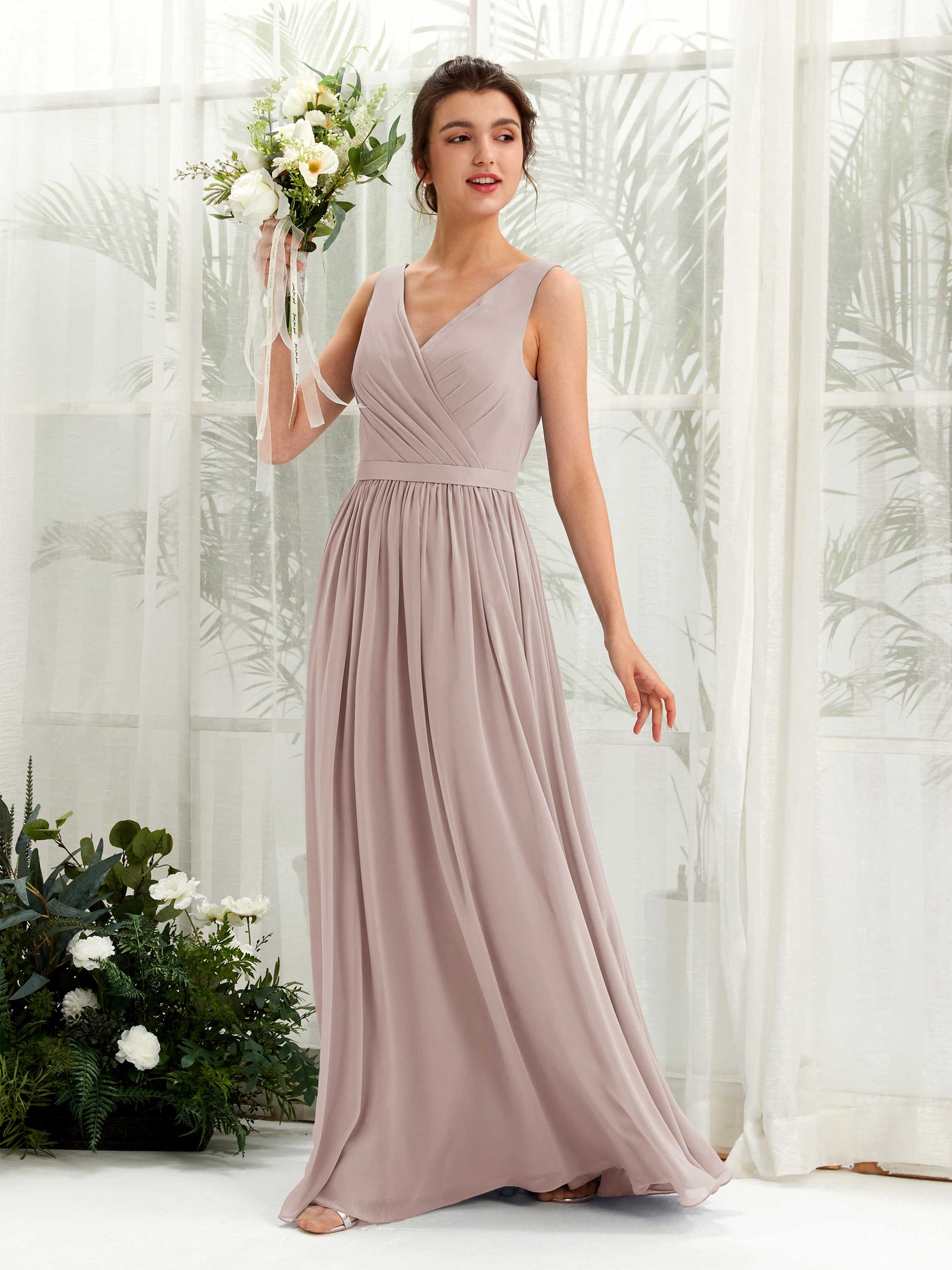 Carlyna Robe trapèze col V longueur ras du sol froncé demoiselle d'honneur Taupe #couleur_taupe