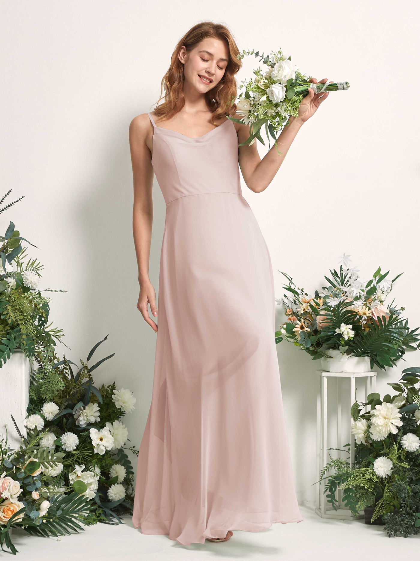 Carlyna Robe trapèze col V longueur ras du sol mousseline demoiselle d'honneur Biscotti #couleur_biscotti