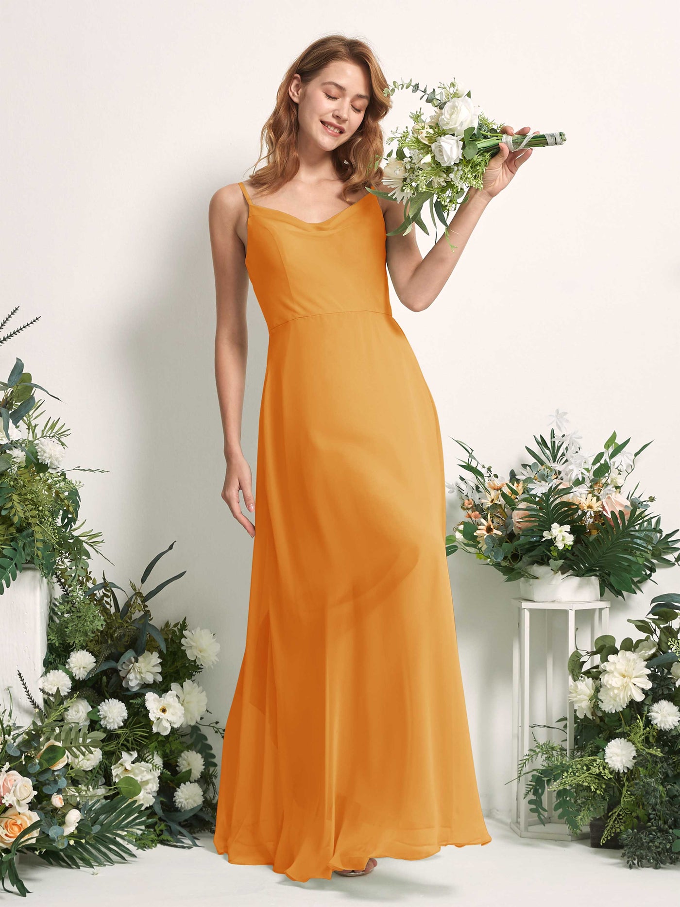 Carlyna Robe trapèze col V longueur ras du sol mousseline demoiselle d'honneur Mangue #couleur_mangue