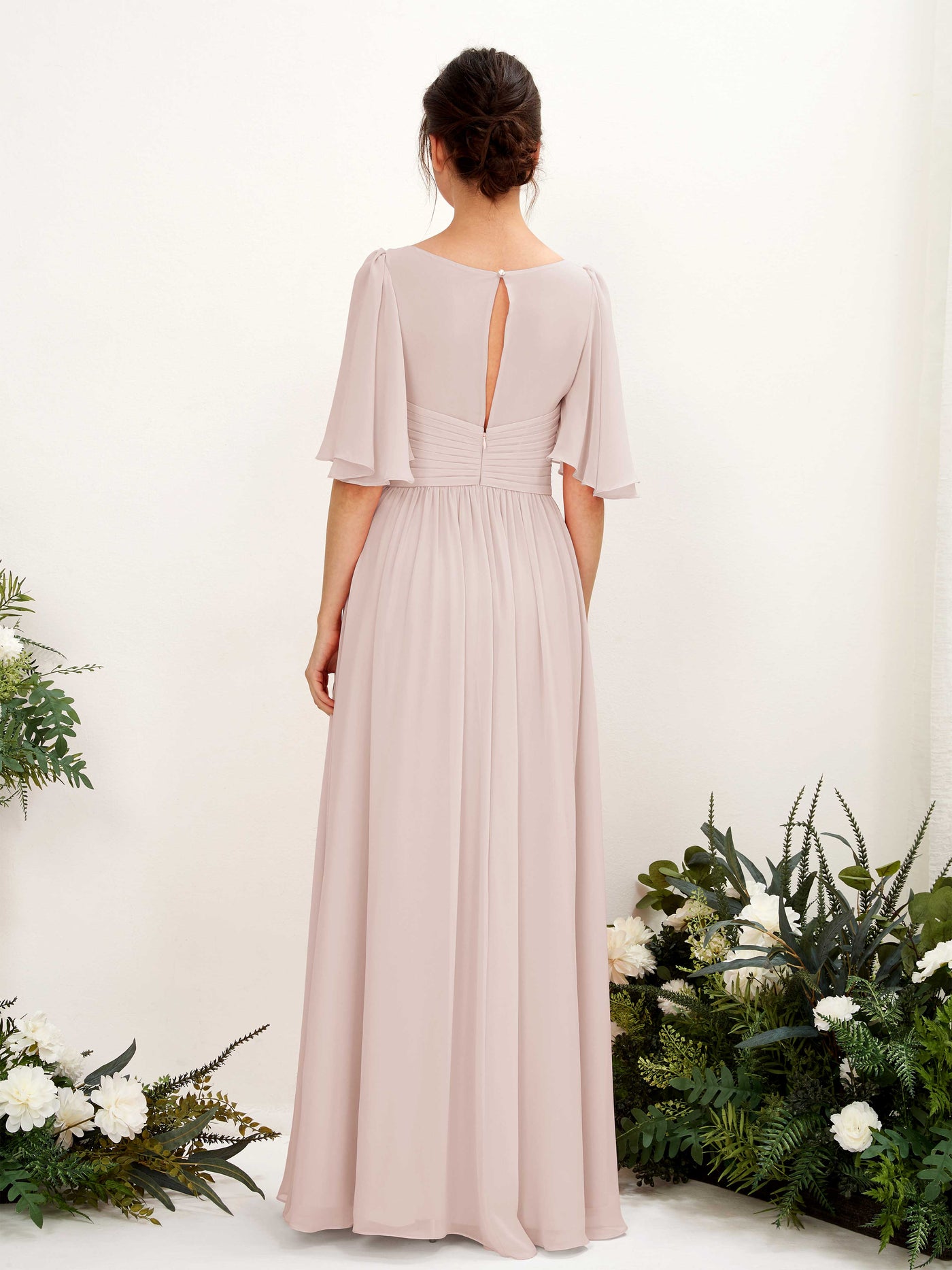 Carlyna Robe trapèze col V manches courtes longueur ras du sol en mousseline Biscotti #couleur_biscotti