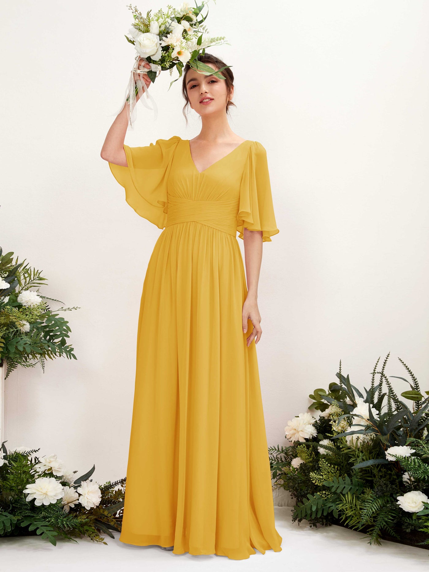 Carlyna Robe trapèze col V manches courtes longueur ras du sol en mousseline Jaune Moutard #couleur_jaune-moutard