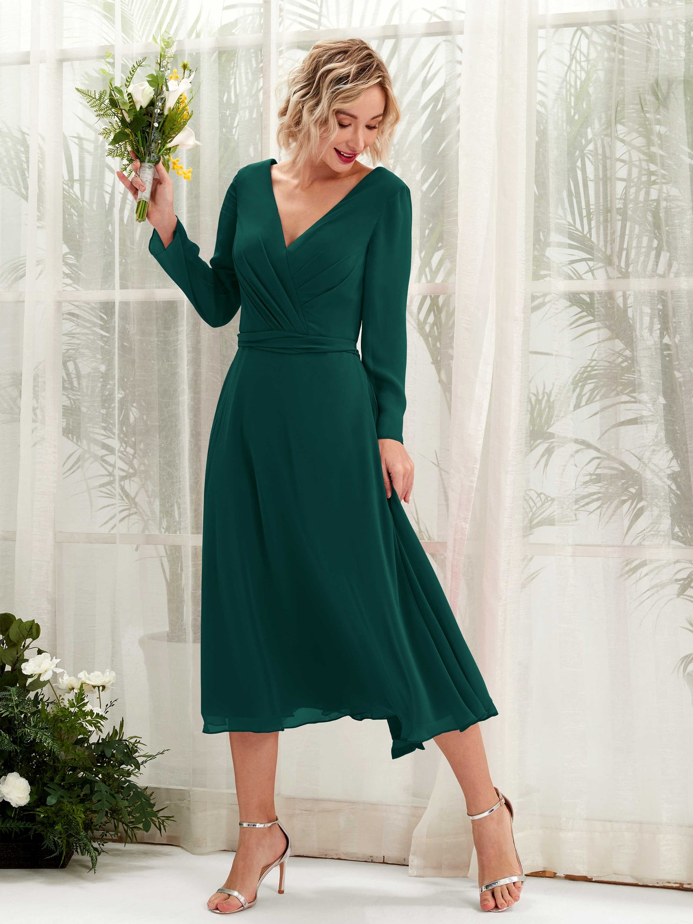 Carlyna Robe trapèze Col V Manches longues Longueur mollet Robe de demoiselle d'honneur Émeraude Foncé #couleur_meraude-fonc