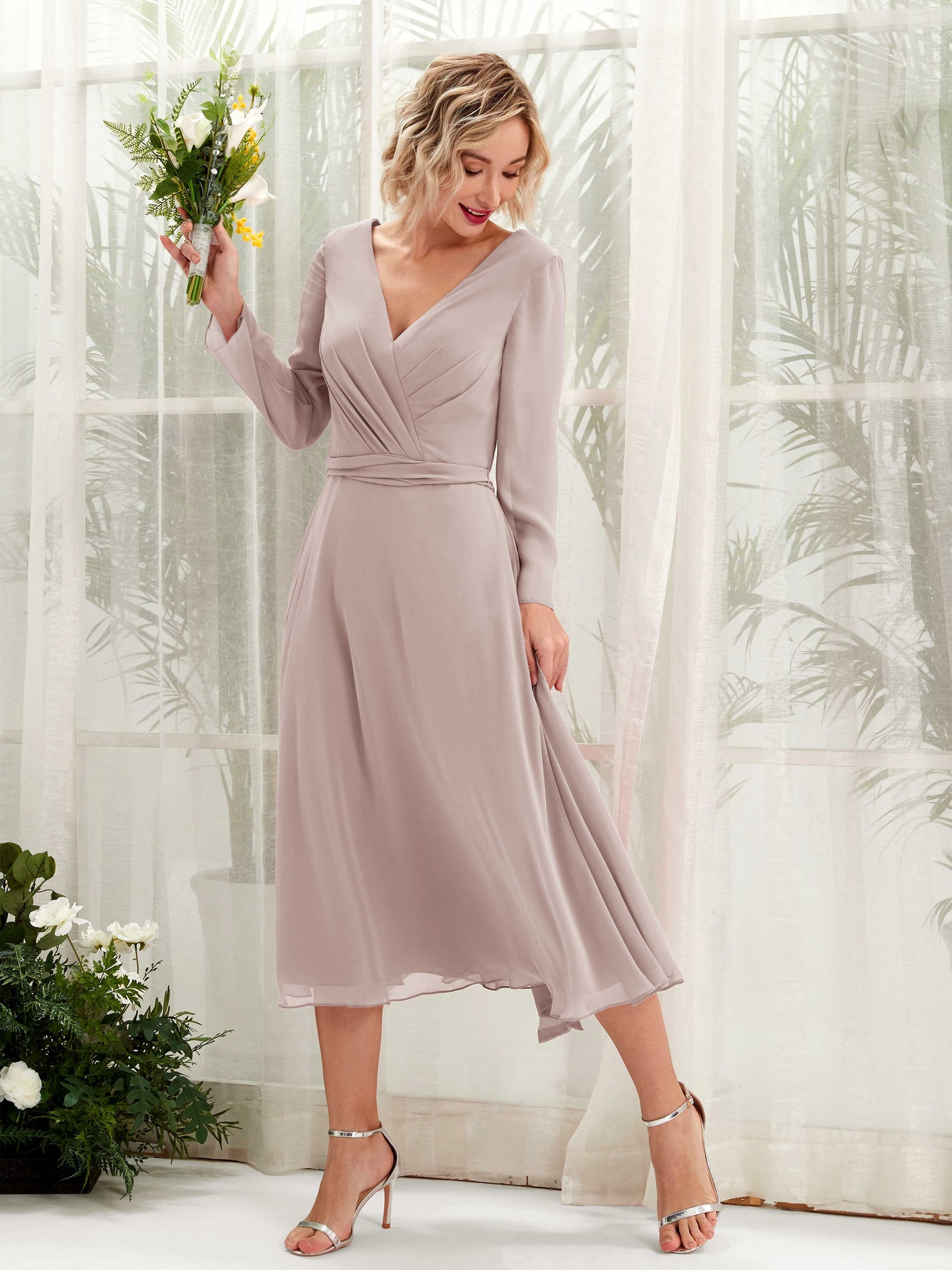 Carlyna Robe trapèze Col V Manches longues Longueur mollet Robe de demoiselle d'honneur Taupe #couleur_taupe