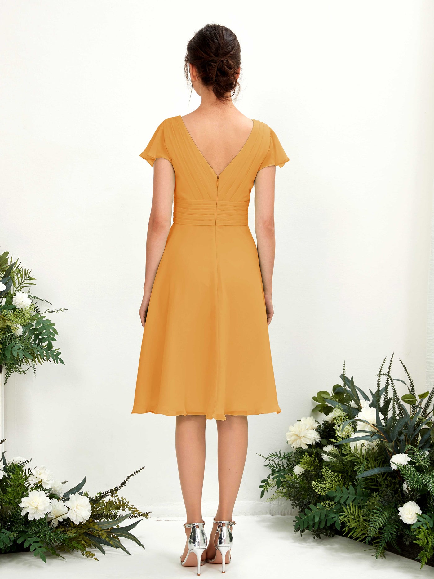 Carlyna Robe trapèze col V manches papillon longueur genou mousseline Mangue #couleur_mangue
