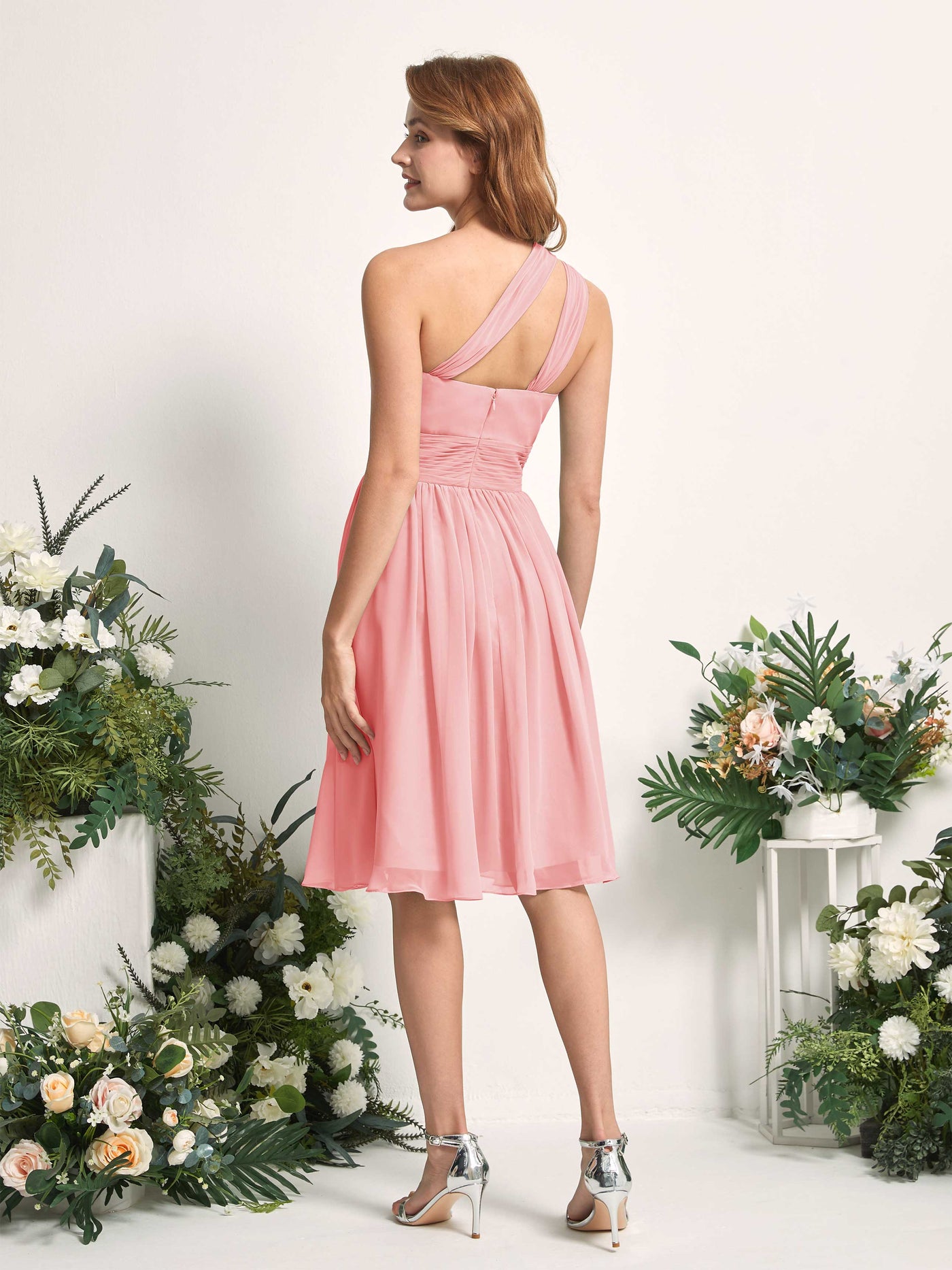 Carlyna Robe trapèze décolleté asymétrique longueur genou froncée en mousseline demoiselle d'honneur Rose Ballet #couleur_rose-ballet