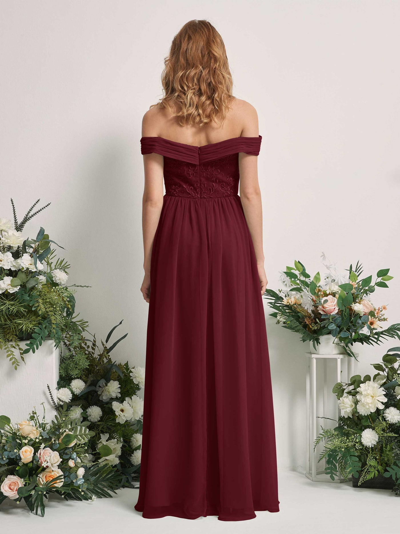 Carlyna Robe Trapèze Épaule Dénudée Longueur Ras du Sol Brodée Robes de Demoiselle d'honneur Bordeaux #couleur_bordeaux