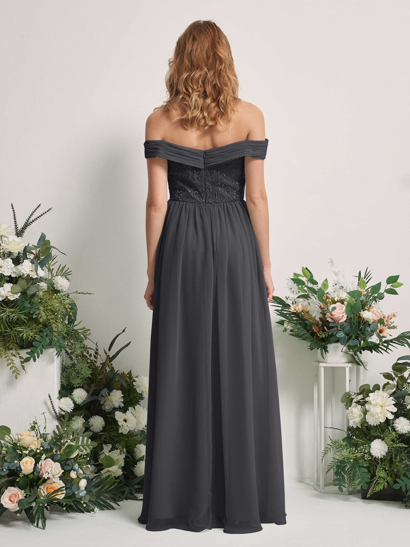 Carlyna Robe Trapèze Épaule Dénudée Longueur Ras du Sol Brodée Robes de Demoiselle d'honneur Étain #couleur_tain