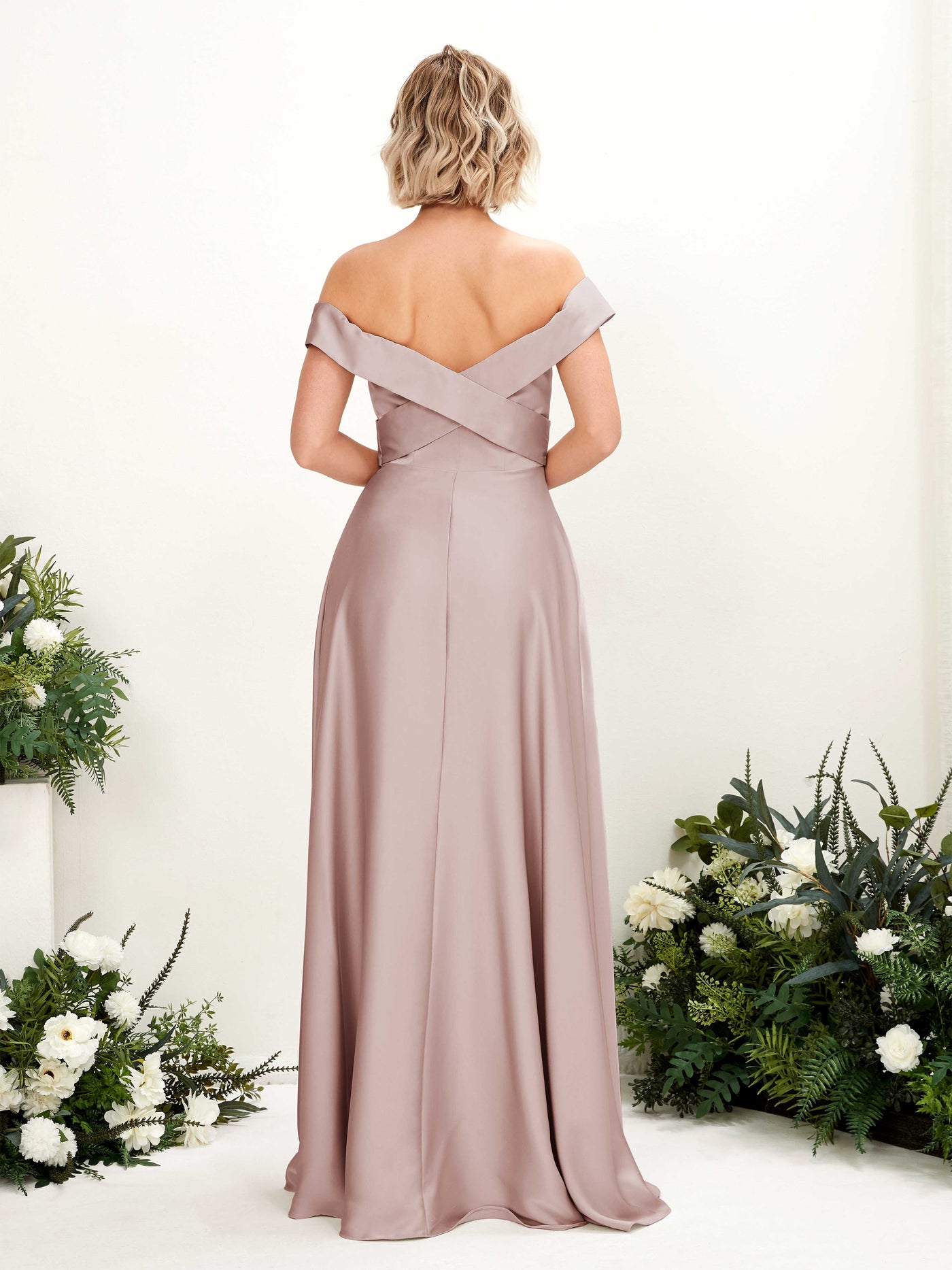 Carlyna Robe trapèze Épaule Dénudée longueur ras du sol en satin Rose Poussiéreux #couleur_rose-poussi-reux