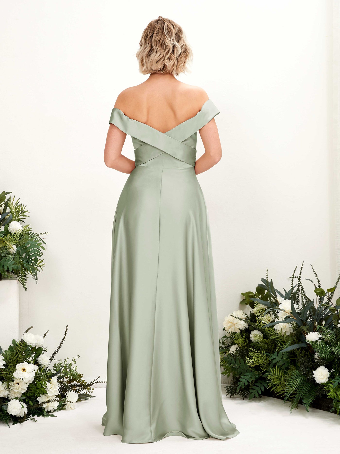 Carlyna Robe trapèze Épaule Dénudée longueur ras du sol en satin Vert Sauge Foncé #couleur_vert-sauge-fonc