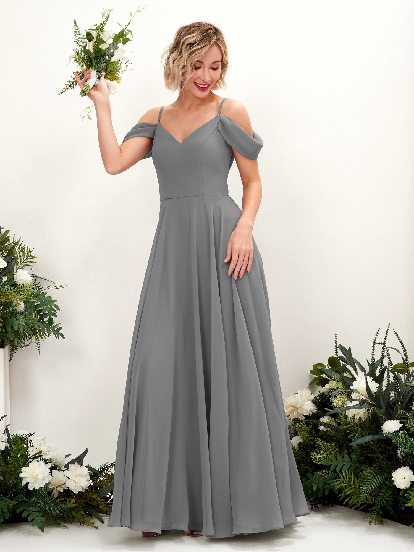 Carlyna Robe trapèze Épaule Dénudée Longueur ras du sol Mousseline demoiselle d'honneur Gris Acier #couleur_gris-acier