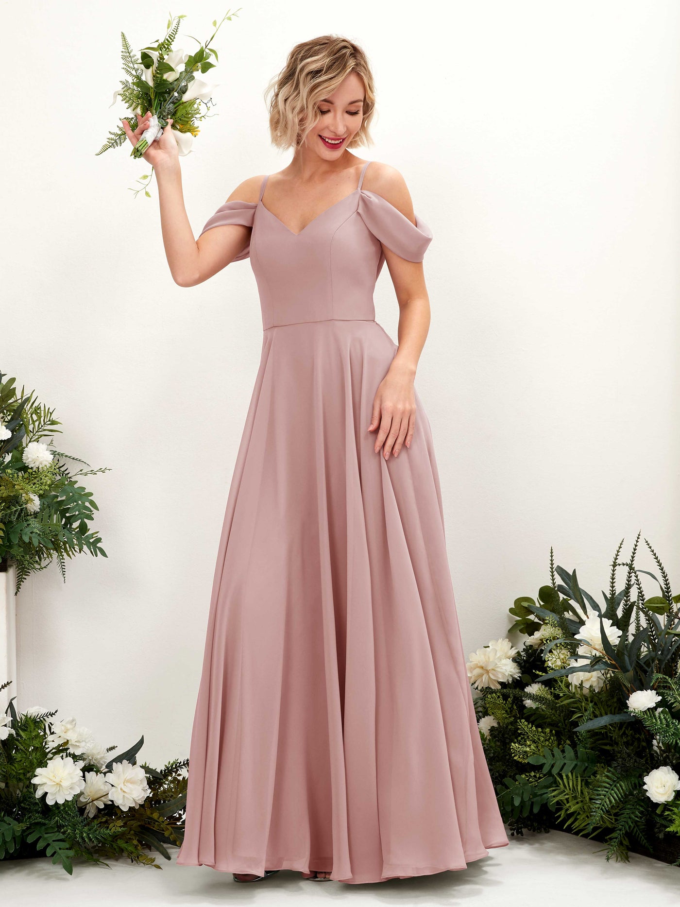 Carlyna Robe trapèze Épaule Dénudée Longueur ras du sol Mousseline demoiselle d'honneur Rose Poussiéreux #couleur_rose-poussi-reux