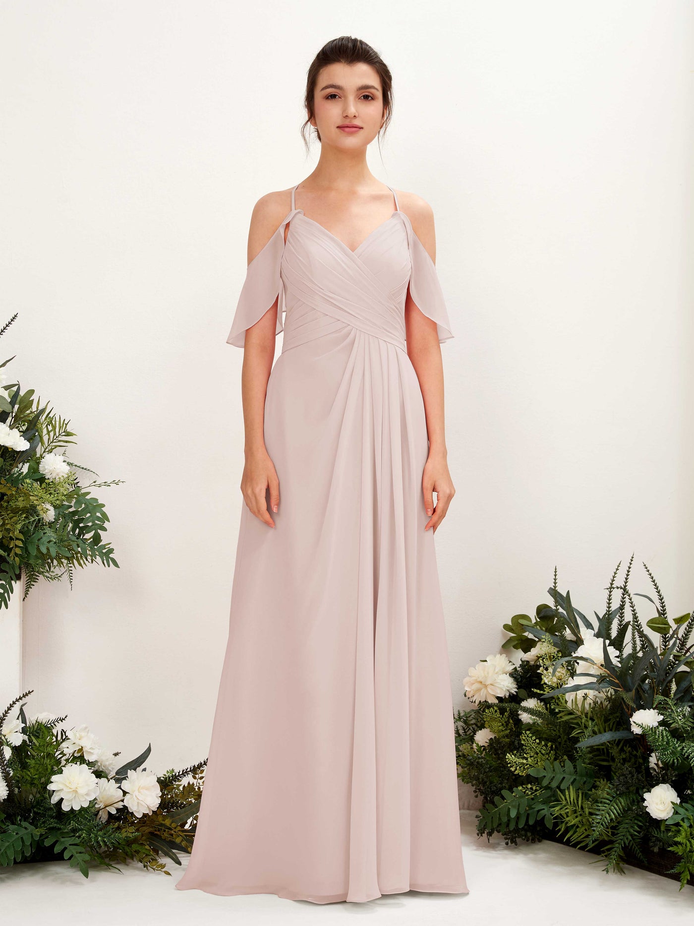 Carlyna Robe Trapèze Épaule Dénudée Longueur ras du sol Robes de demoiselle d'honneur Biscotti #couleur_biscotti
