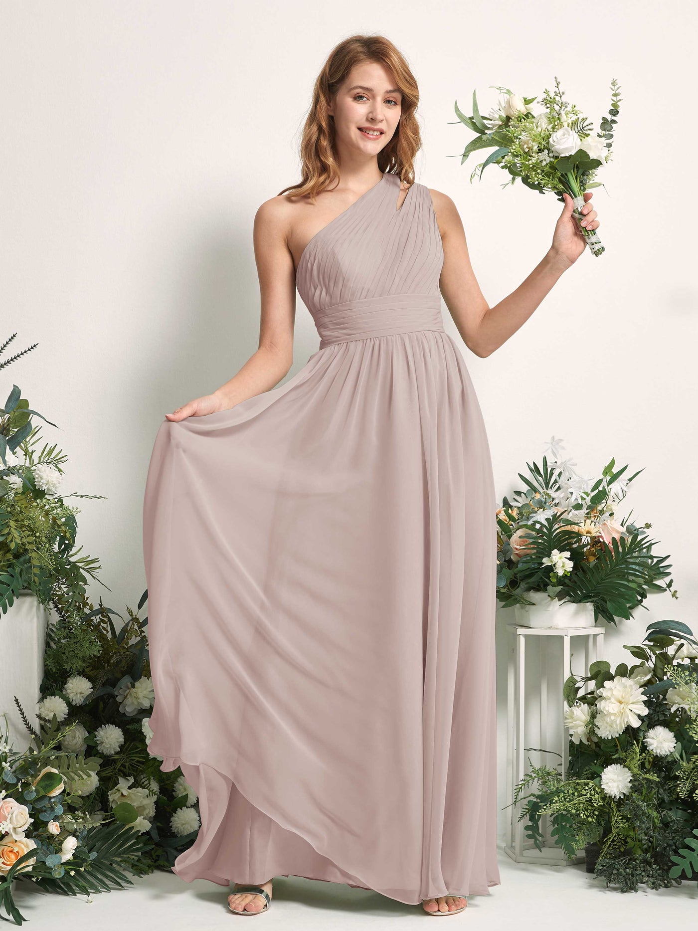 Carlyna Robe Trapèze Longueur ras du sol Décolleté Asymétrique Mousseline Demoiselle d'honneur Taupe #couleur_taupe